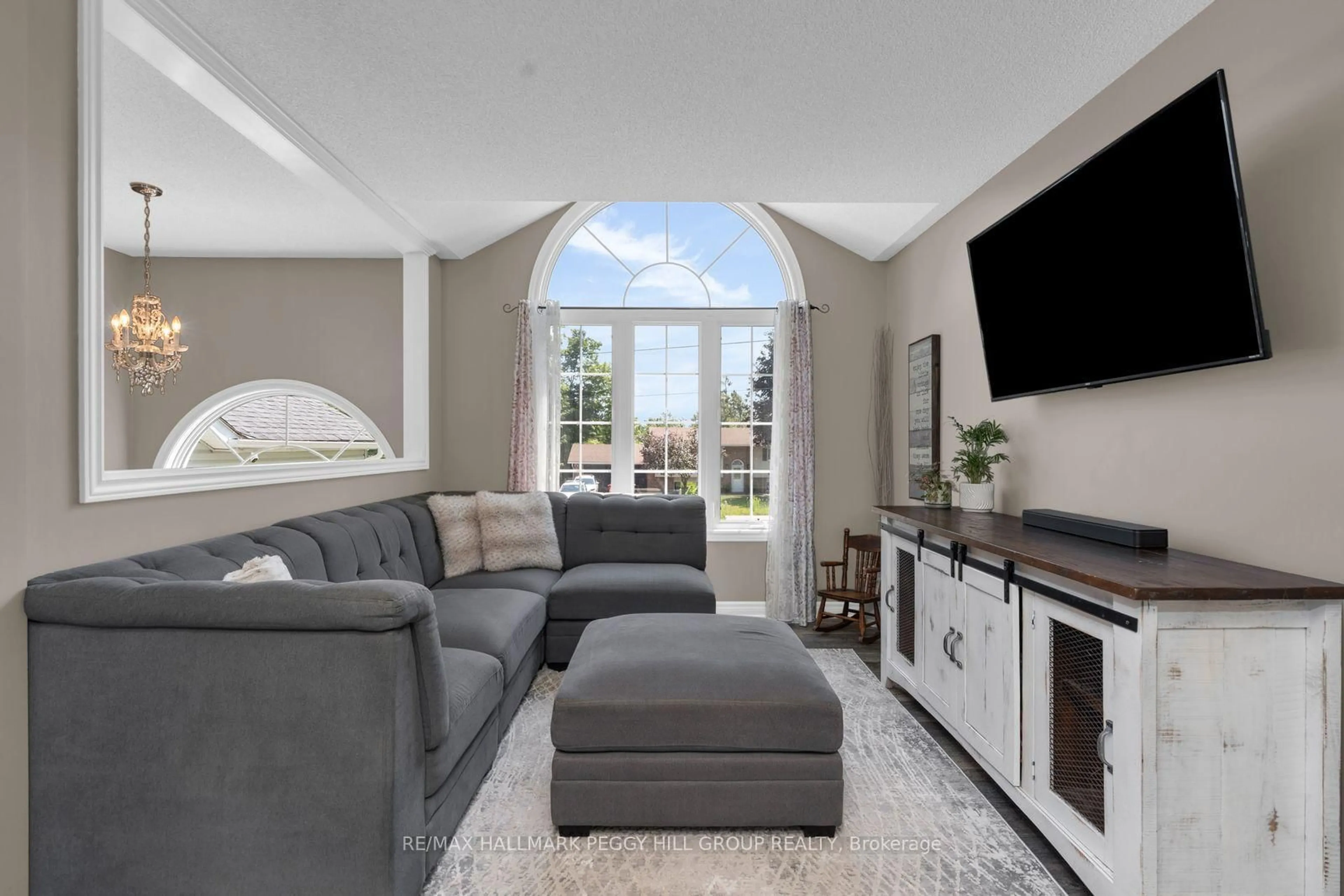 Living room with furniture, unknown for 6 Rosemarie Dr, Oro-Medonte Ontario L0L 1T0