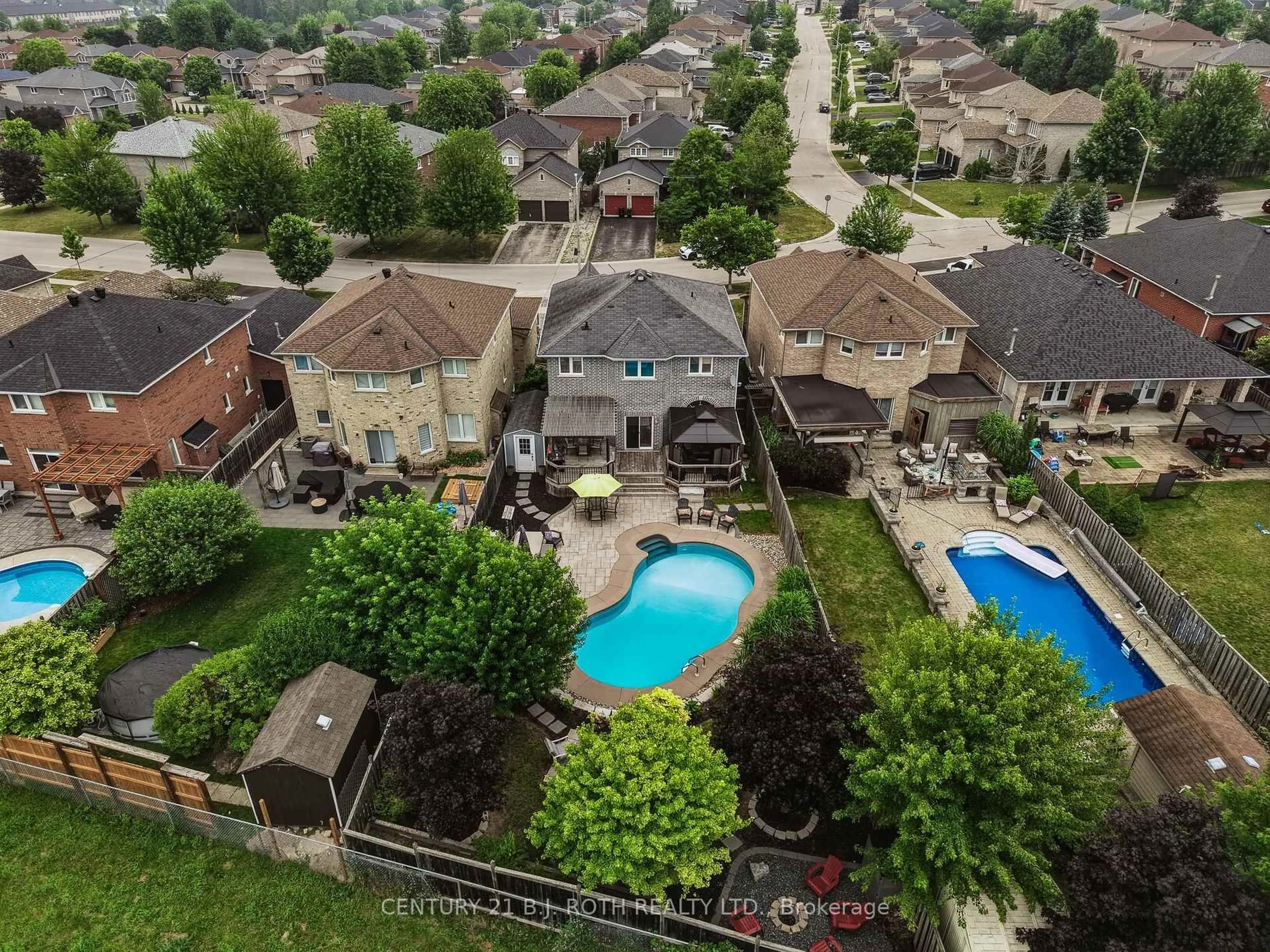 A pic from outside/outdoor area/front of a property/back of a property/a pic from drone, unknown for 96 Penvill Tr, Barrie Ontario L4N 5S3