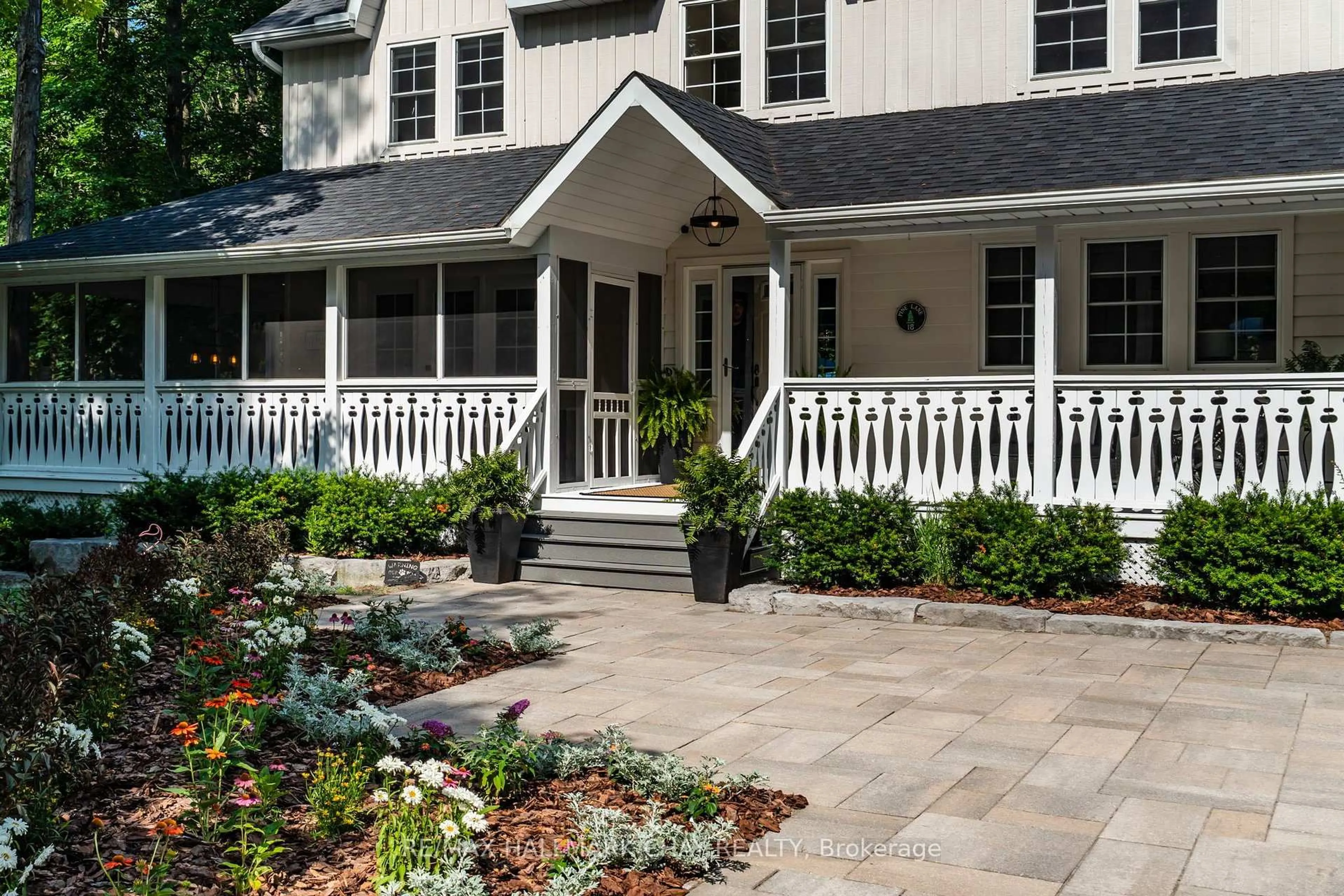 Home with vinyl exterior material, street for 18 Pine Lane, Oro-Medonte Ontario L4M 4Y8