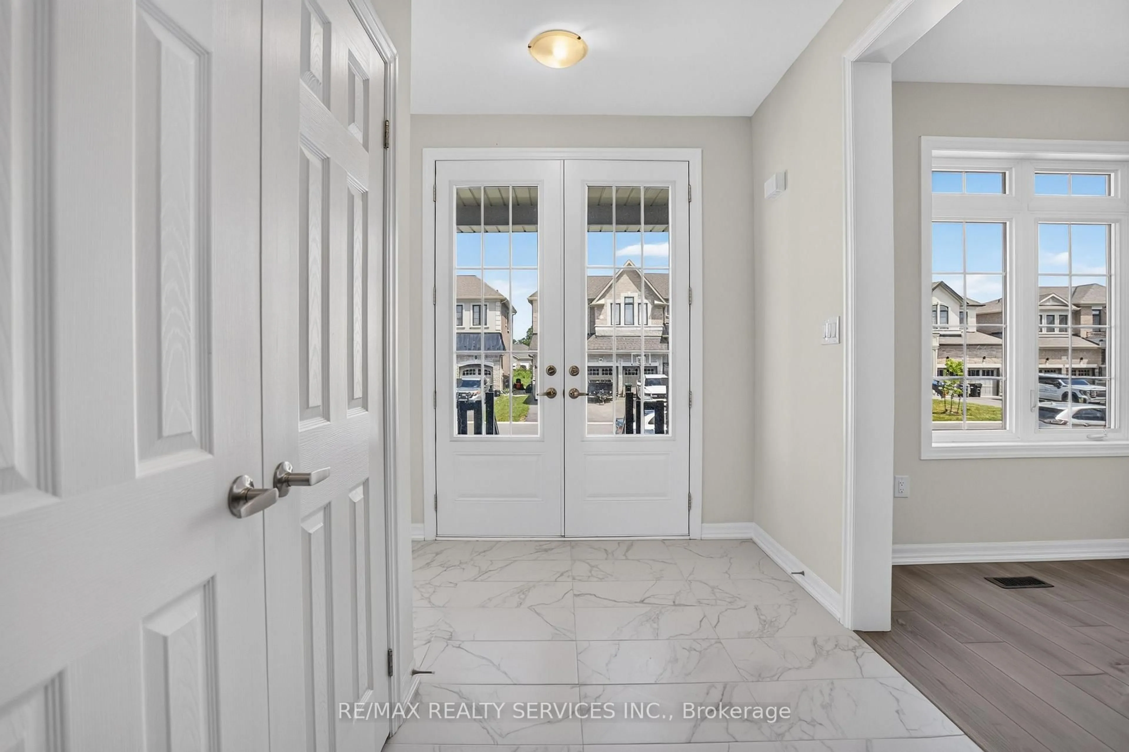 Indoor entryway for 244 Warden St, Clearview Ontario L0M 1S0