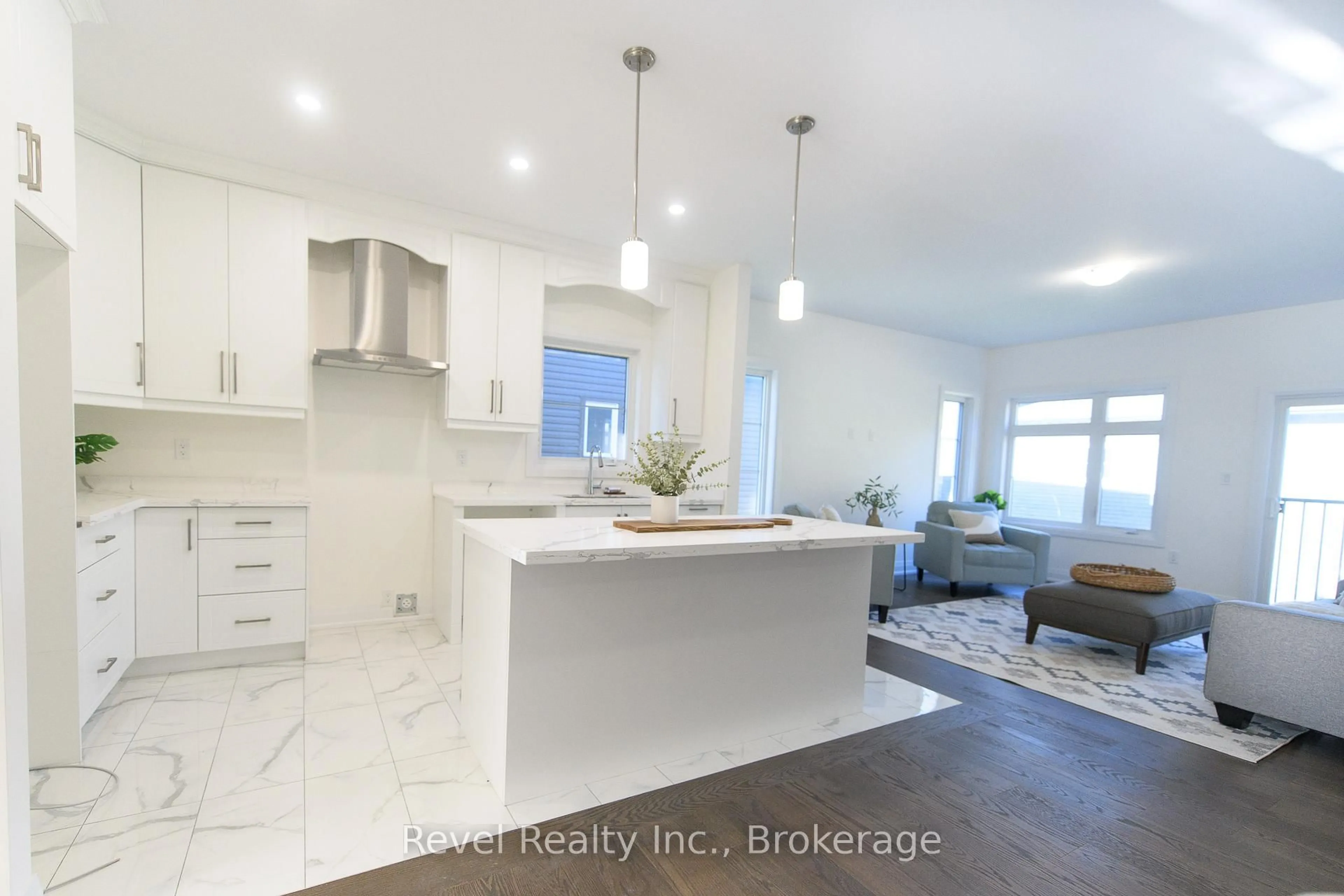 Open concept kitchen, ceramic/tile floor for 43 Joanne Cres, Wasaga Beach Ontario L9Z 2N9