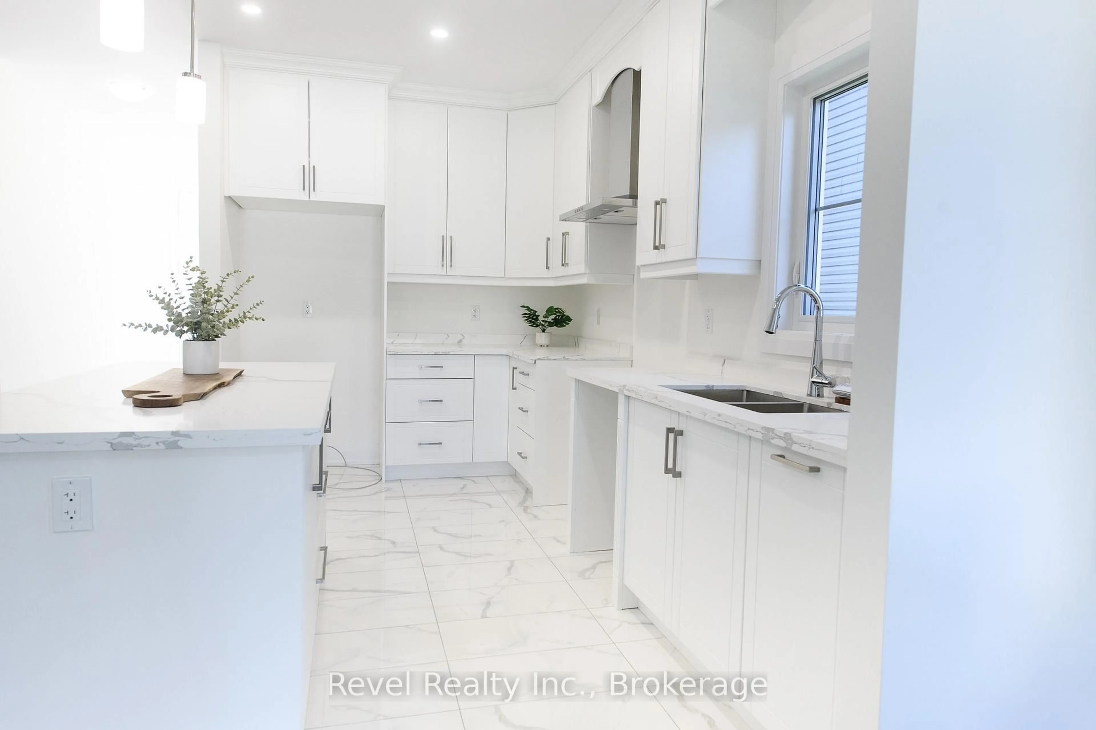 Contemporary kitchen, ceramic/tile floor for 43 Joanne Cres, Wasaga Beach Ontario L9Z 2N9