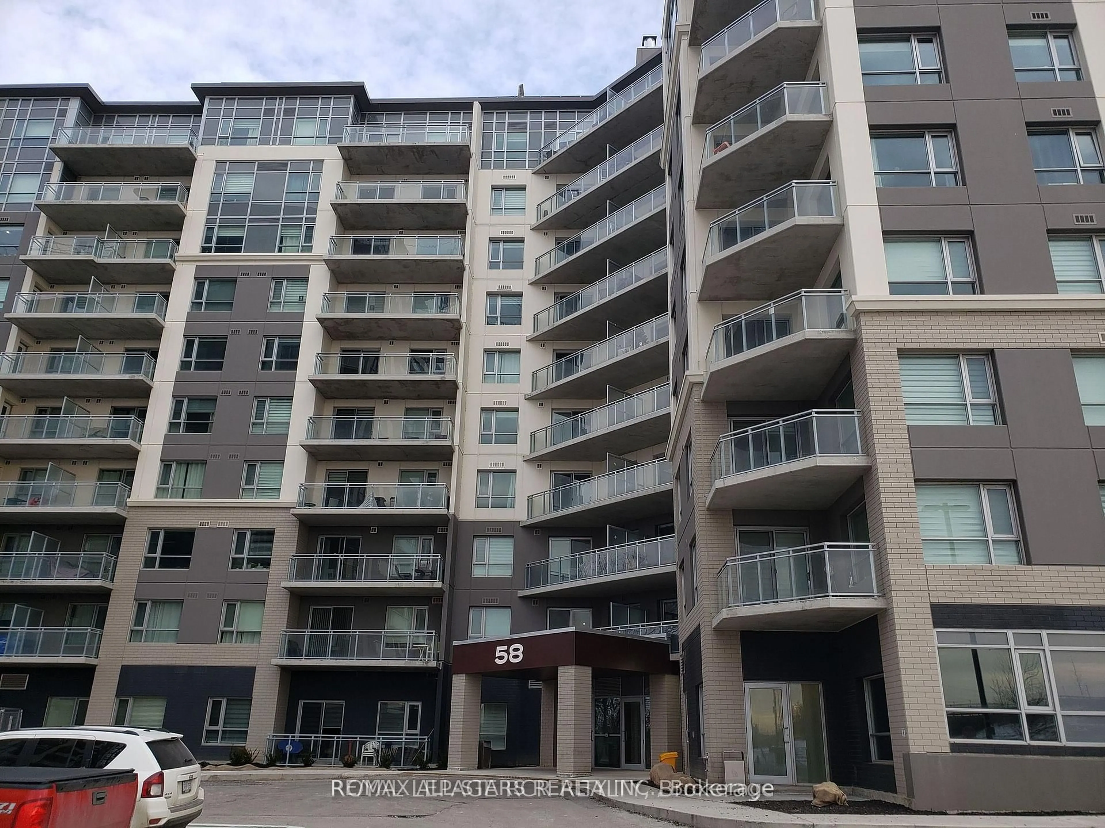 A pic from outside/outdoor area/front of a property/back of a property/a pic from drone, street for 58 LAKESIDE Terr #601, Barrie Ontario L4M 0H9