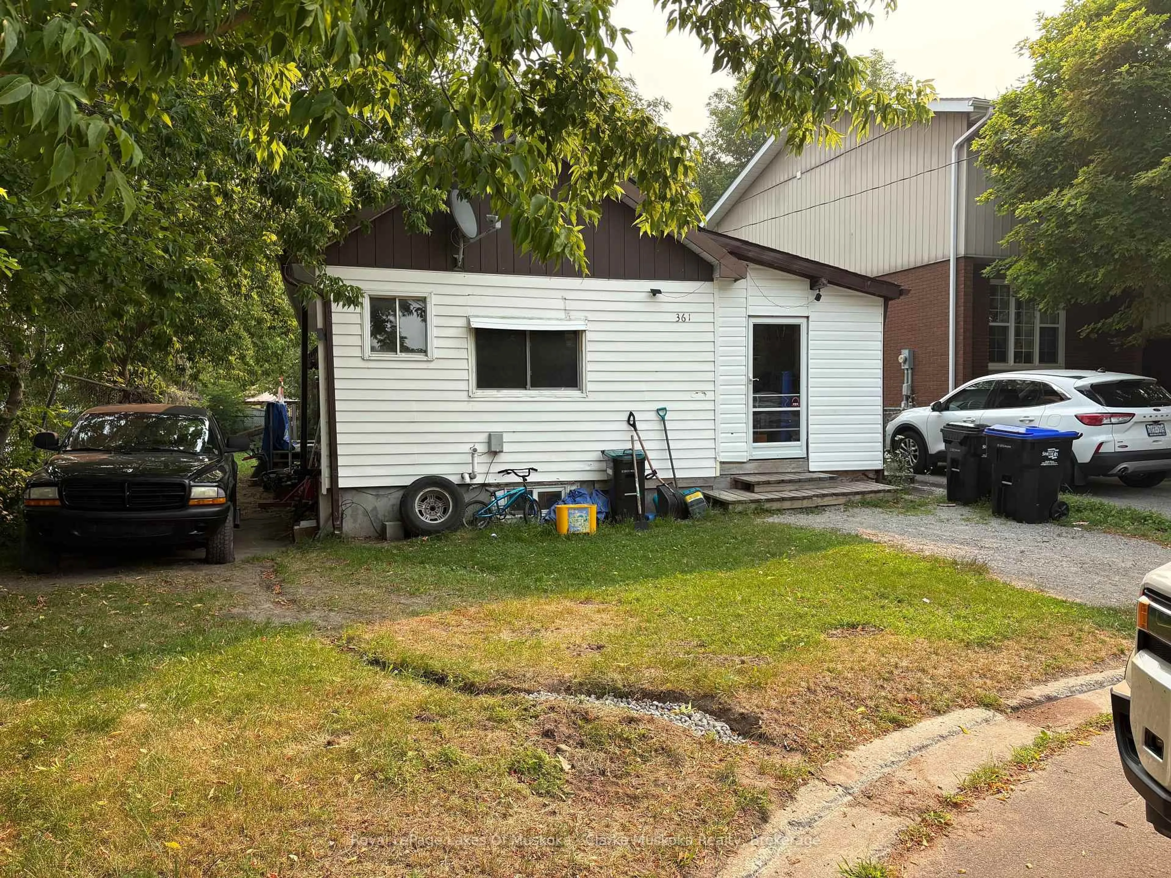 Unknown for 361 Fitton St, Midland Ontario L4R 2T4