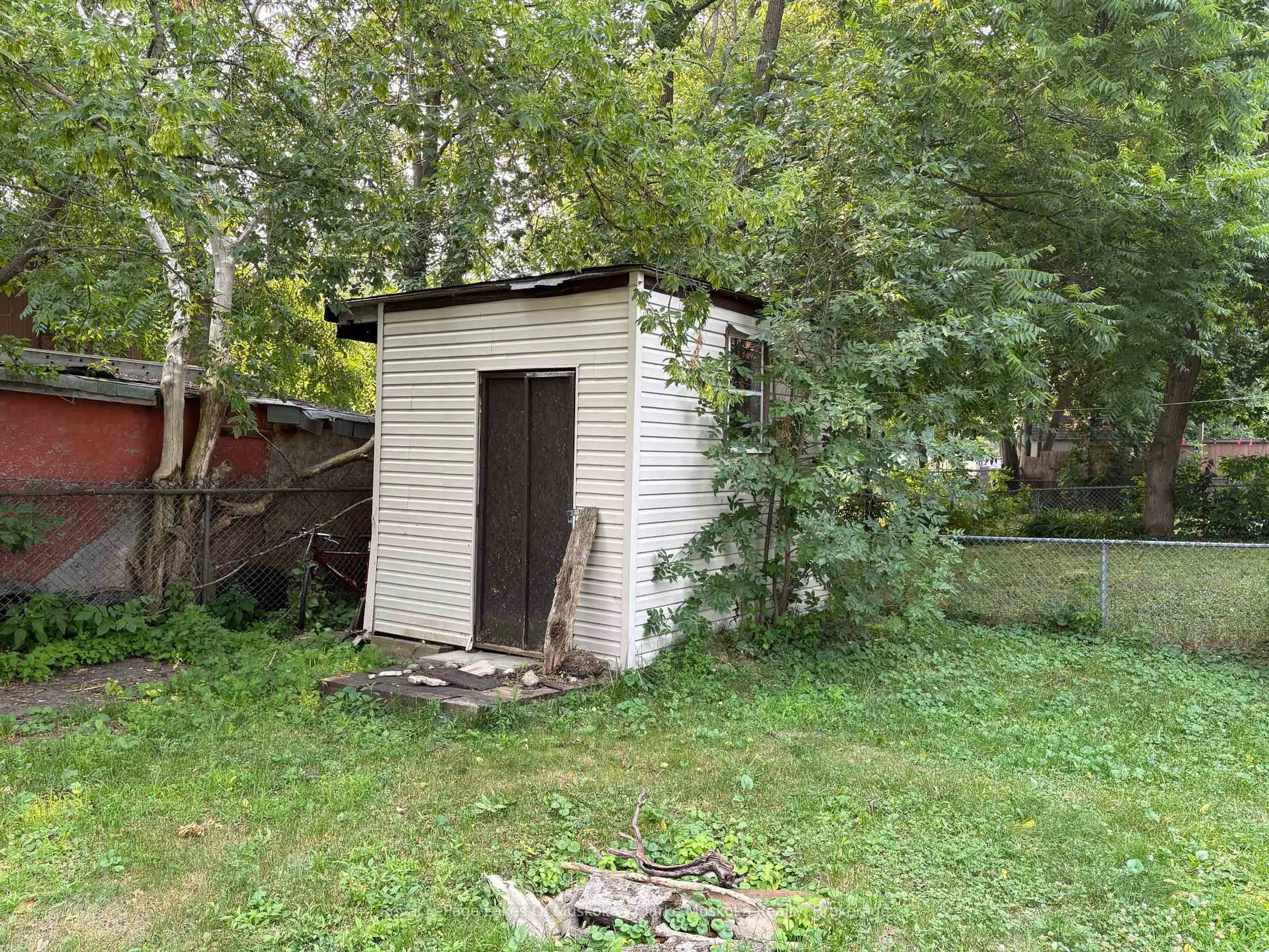 Shed for 361 Fitton St, Midland Ontario L4R 2T4