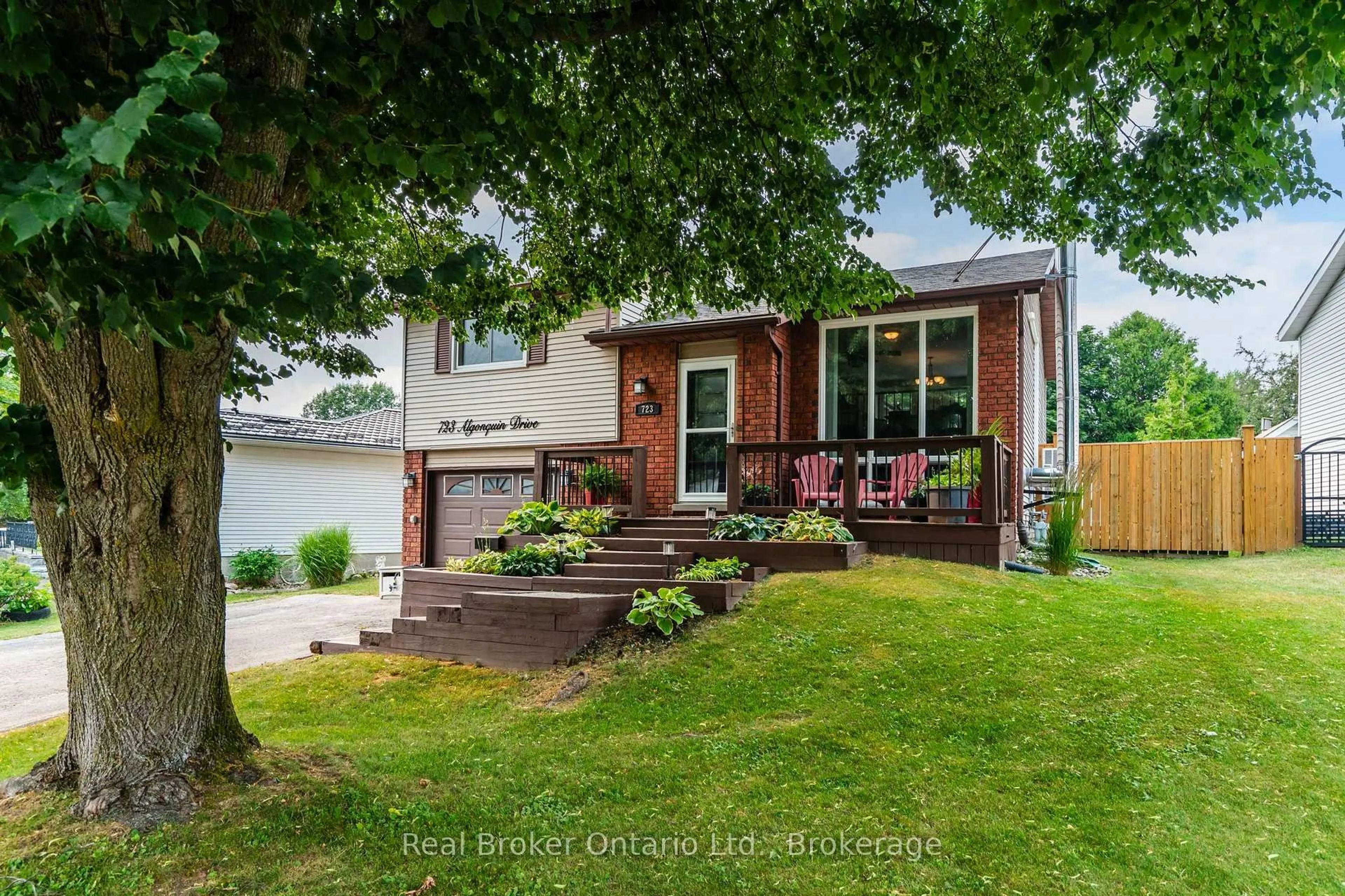 Home with brick exterior material, street for 723 Algonquin Dr, Midland Ontario L4R 4X6