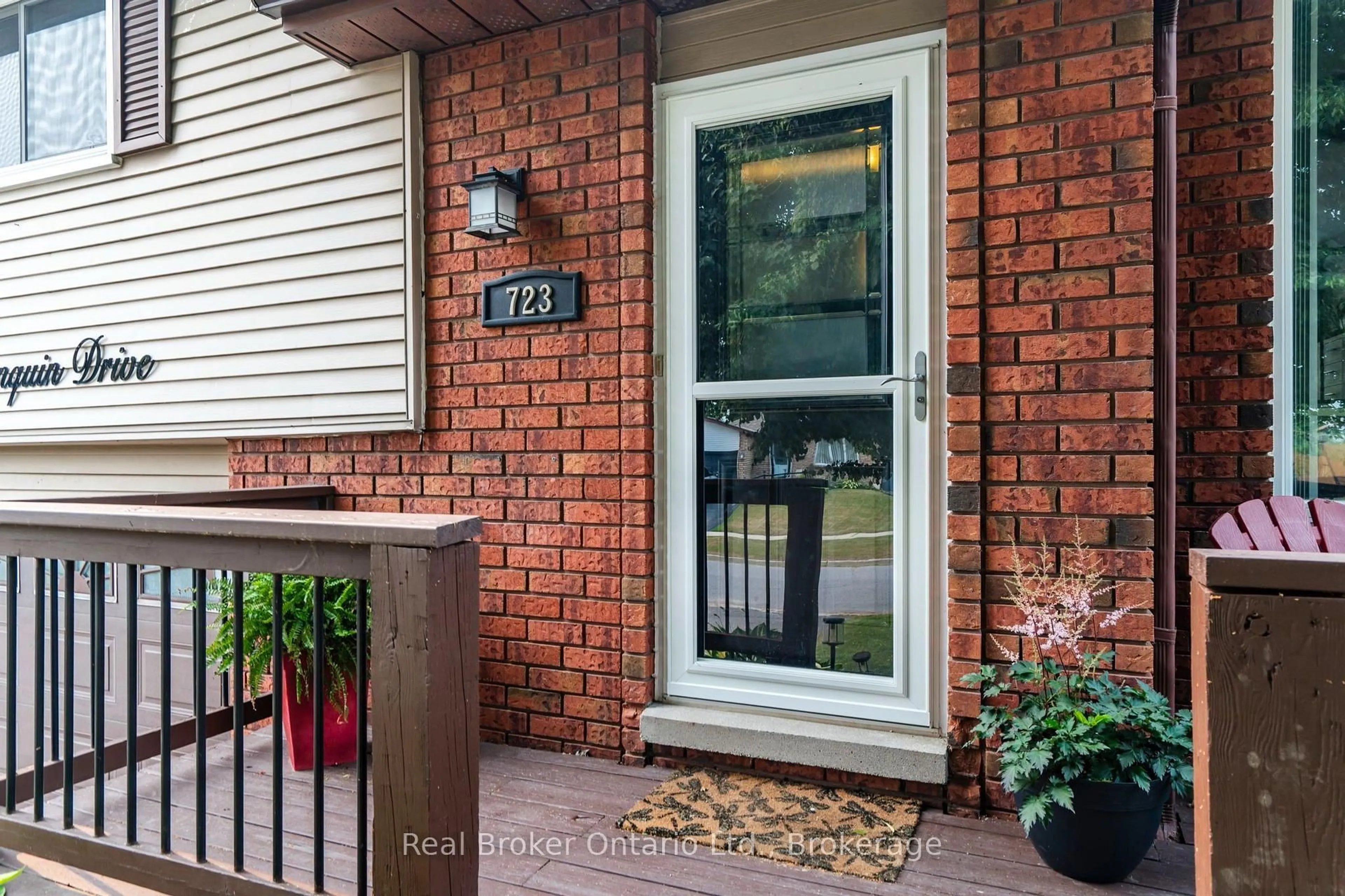 Home with brick exterior material, street for 723 Algonquin Dr, Midland Ontario L4R 4X6