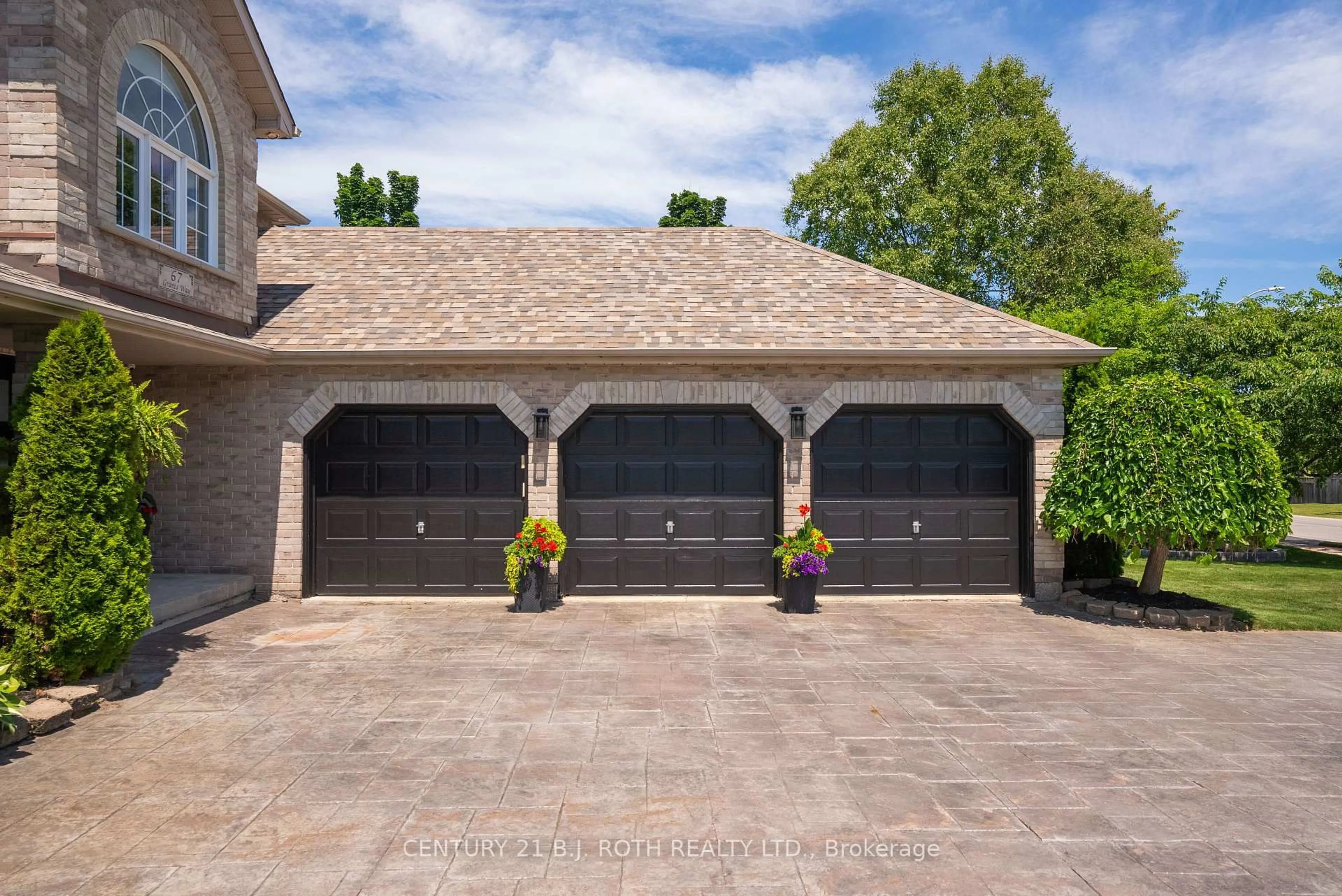 Indoor garage for 67 GRANT'S Way, Barrie Ontario L4N 0J6