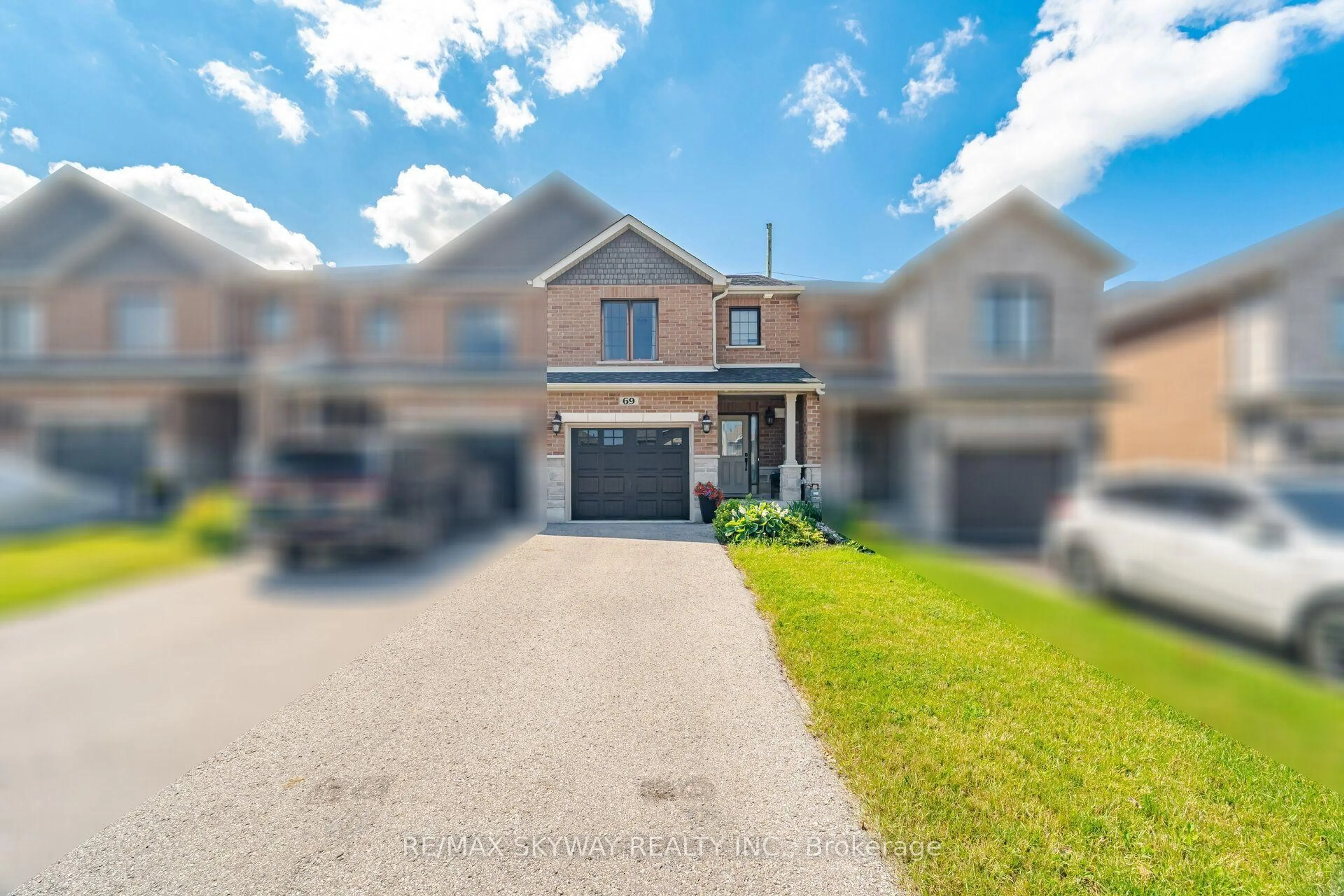 A pic from outside/outdoor area/front of a property/back of a property/a pic from drone, street for 69 Nathan Cres, Barrie Ontario L4N 0S5