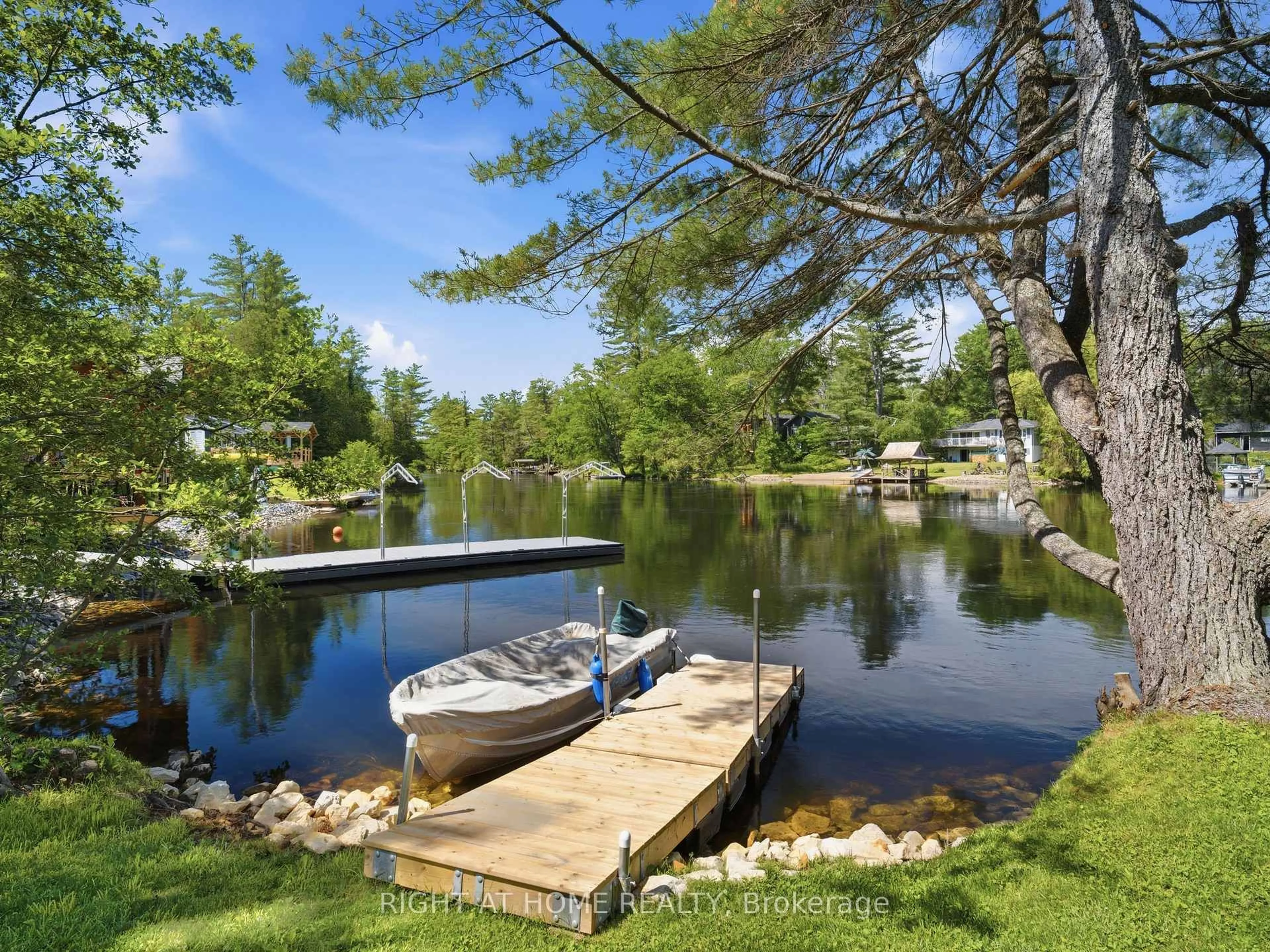 Patio, water/lake/river/ocean view for 8168 Laidlaw Ave, Ramara Ontario L0K 2B0