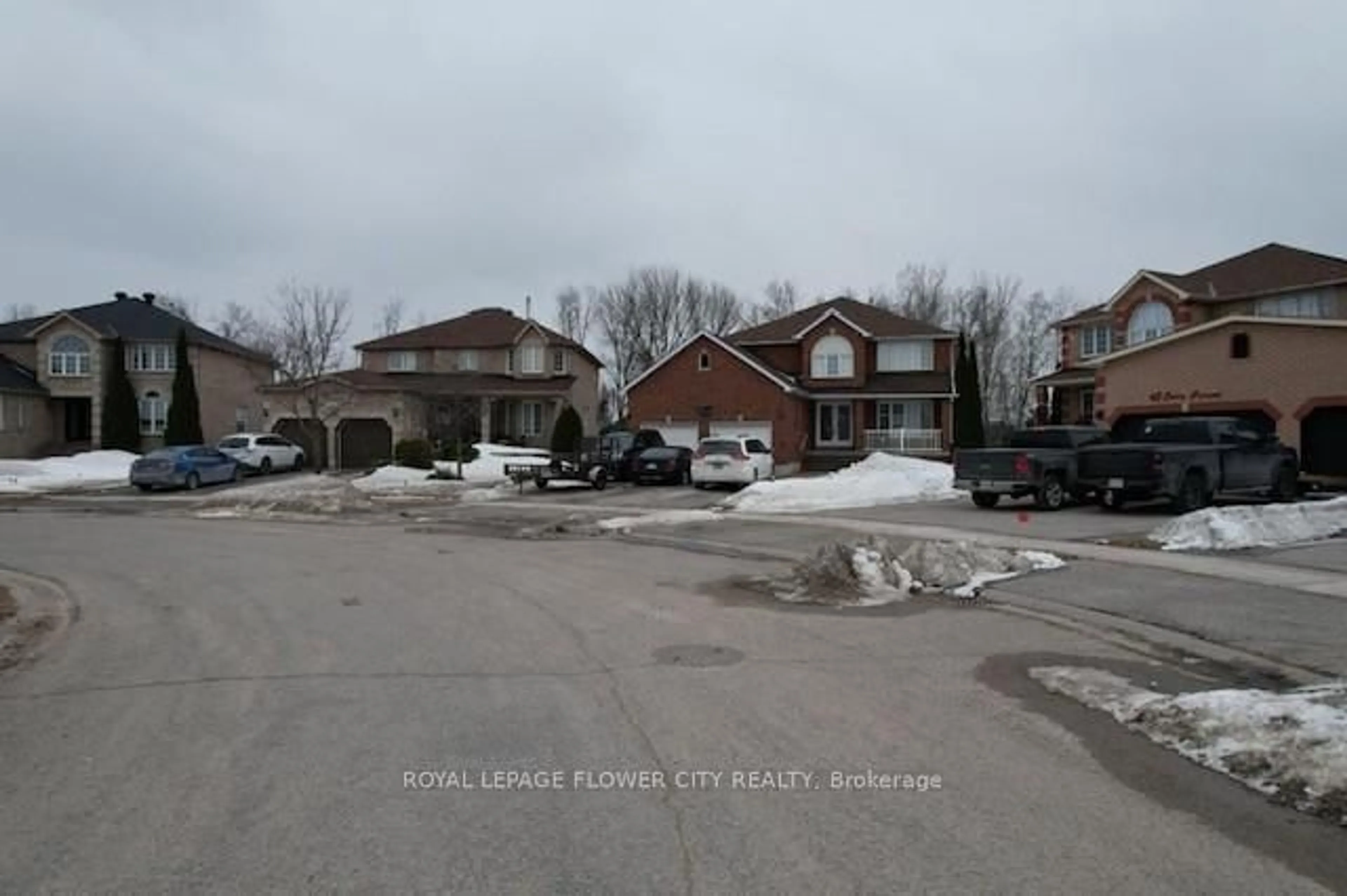 A pic from outside/outdoor area/front of a property/back of a property/a pic from drone, street for 43 Carley Cres, Barrie Ontario L4N 0M8