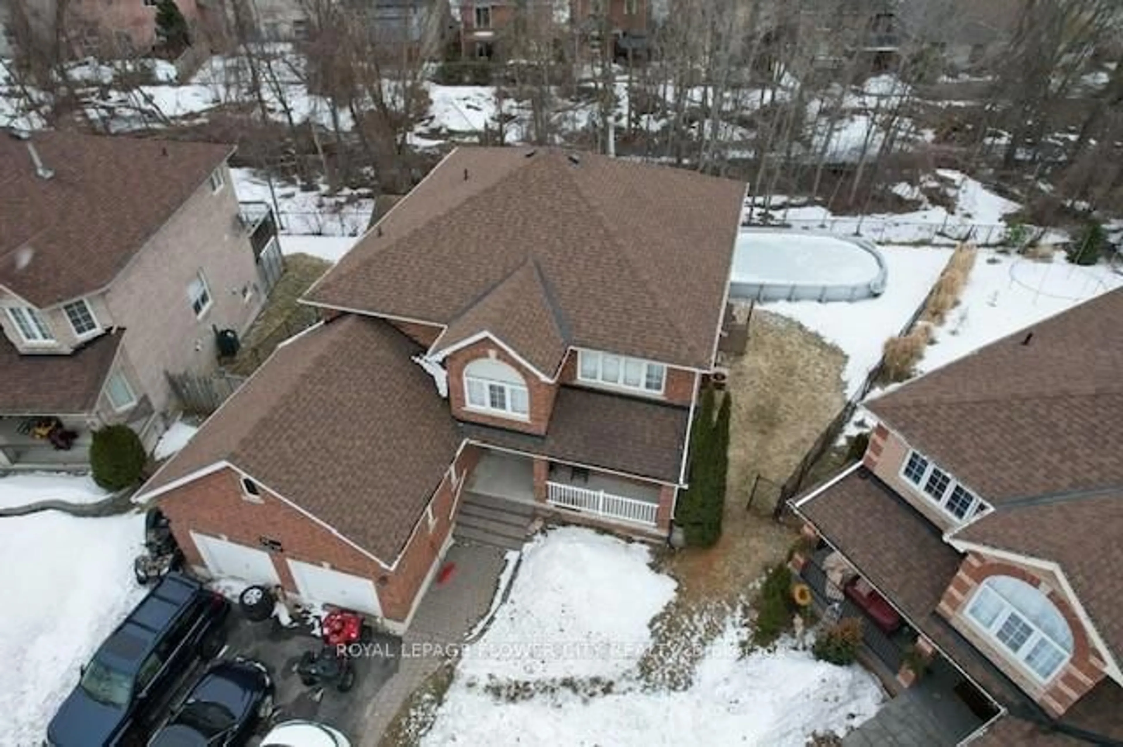A pic from outside/outdoor area/front of a property/back of a property/a pic from drone, street for 43 Carley Cres, Barrie Ontario L4N 0M8