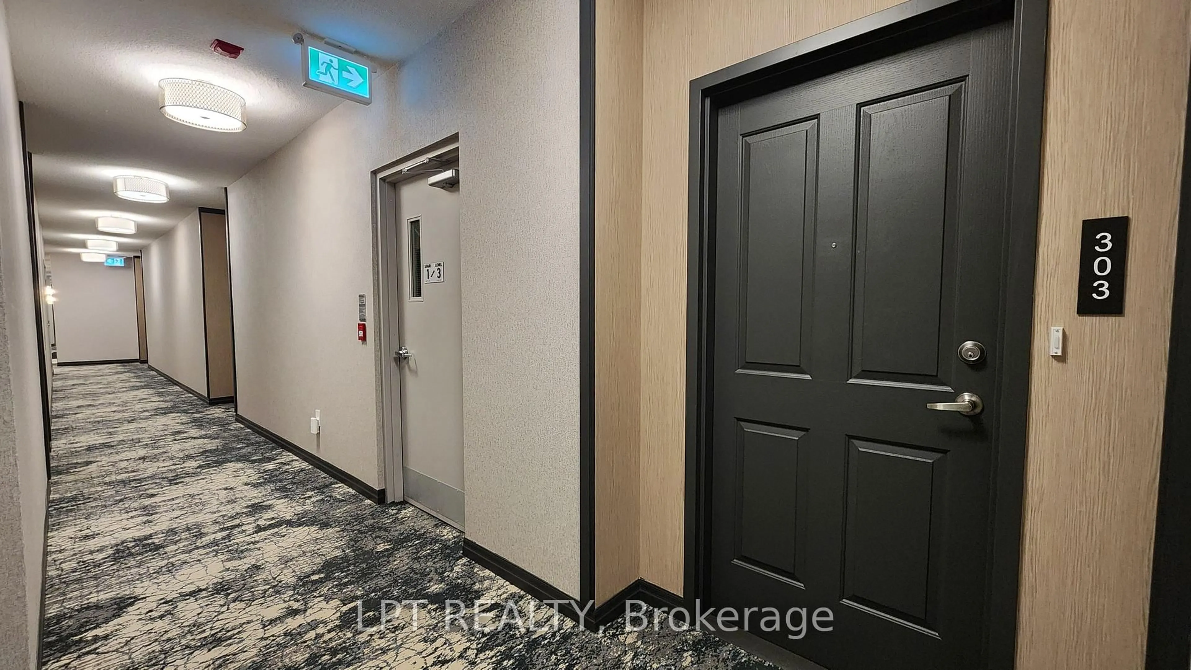 Indoor foyer for 354 Atherley Rd #303, Orillia Ontario L3V 0B8
