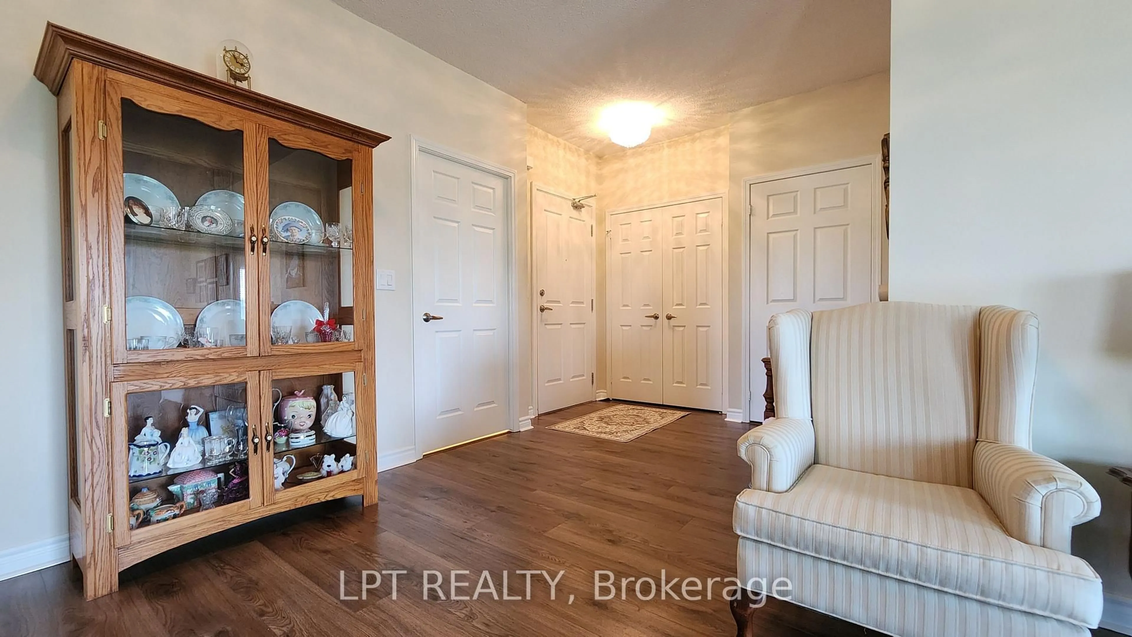 Indoor entryway for 354 Atherley Rd #303, Orillia Ontario L3V 0B8