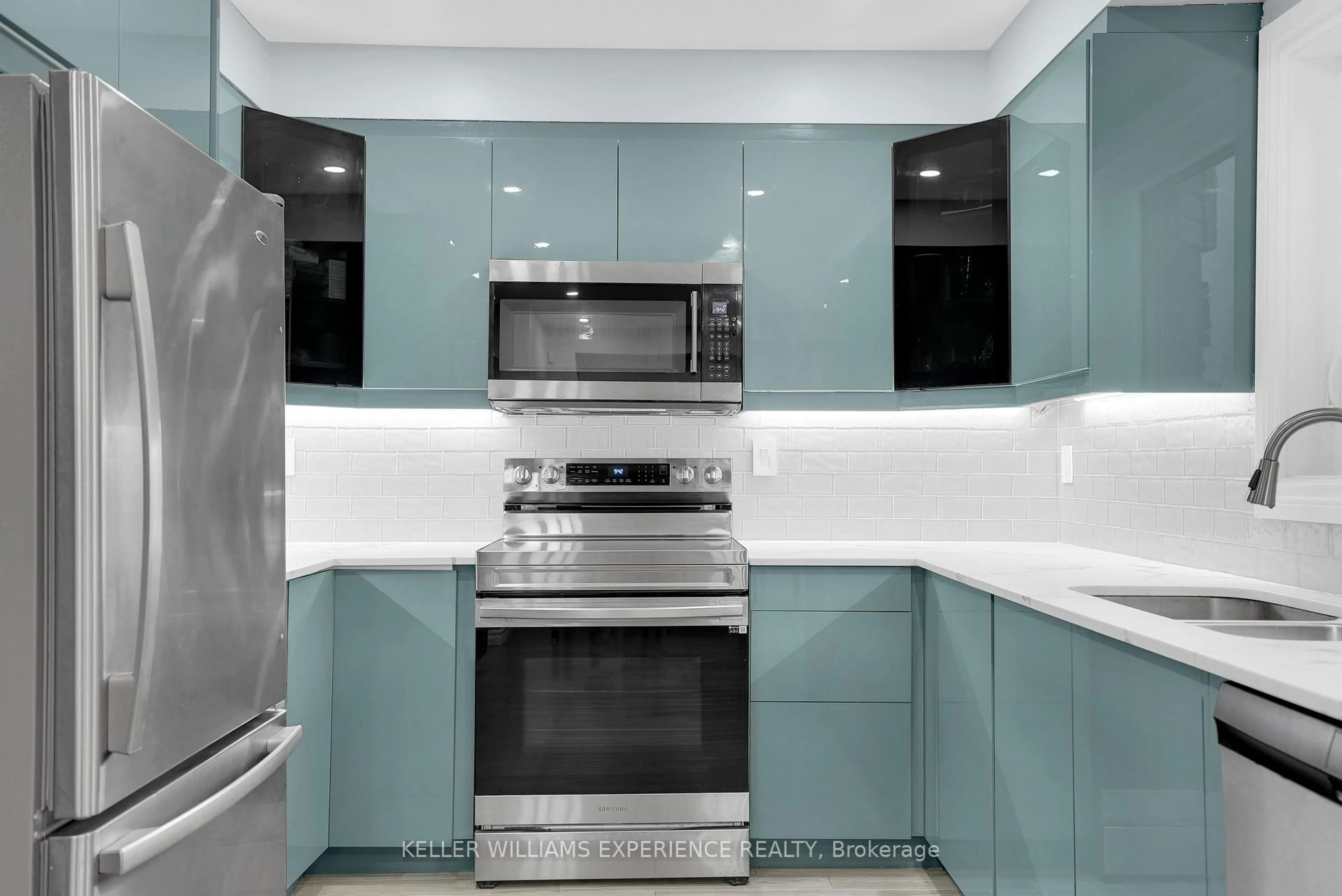 Standard kitchen, ceramic/tile floor for 60 Nicholson Dr, Barrie Ontario L4N 8L7