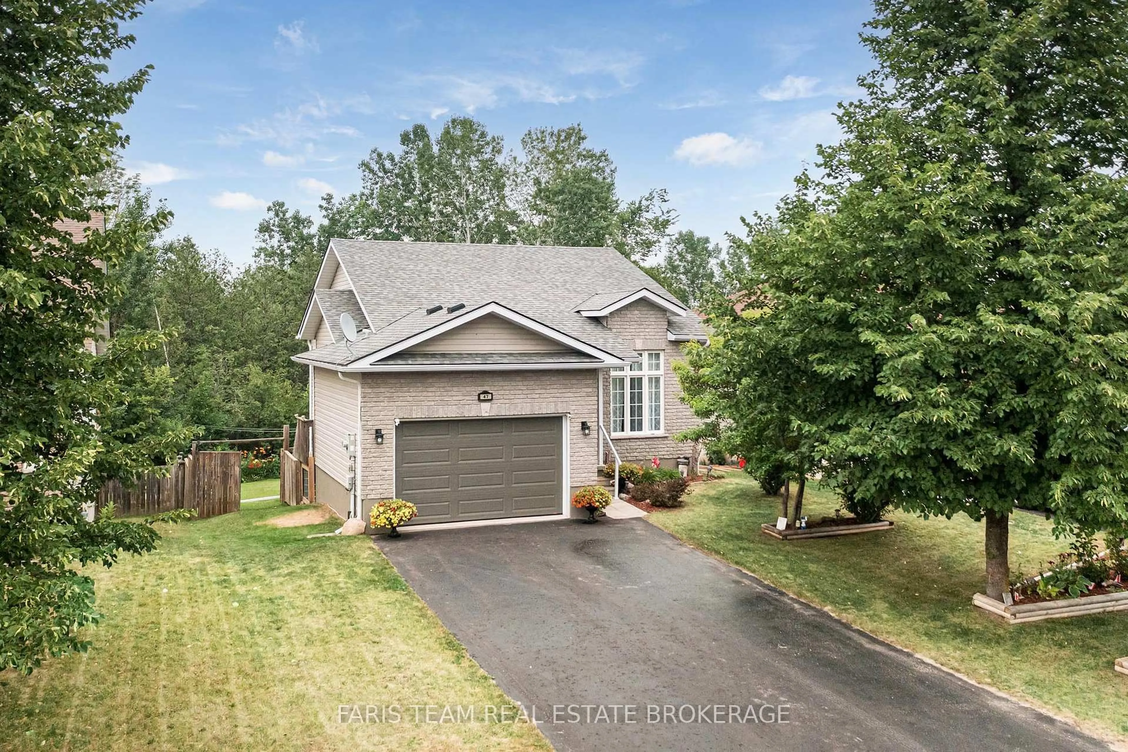 A pic from outside/outdoor area/front of a property/back of a property/a pic from drone, street for 47 Georgias Walk, Tay Ontario L0K 2A0