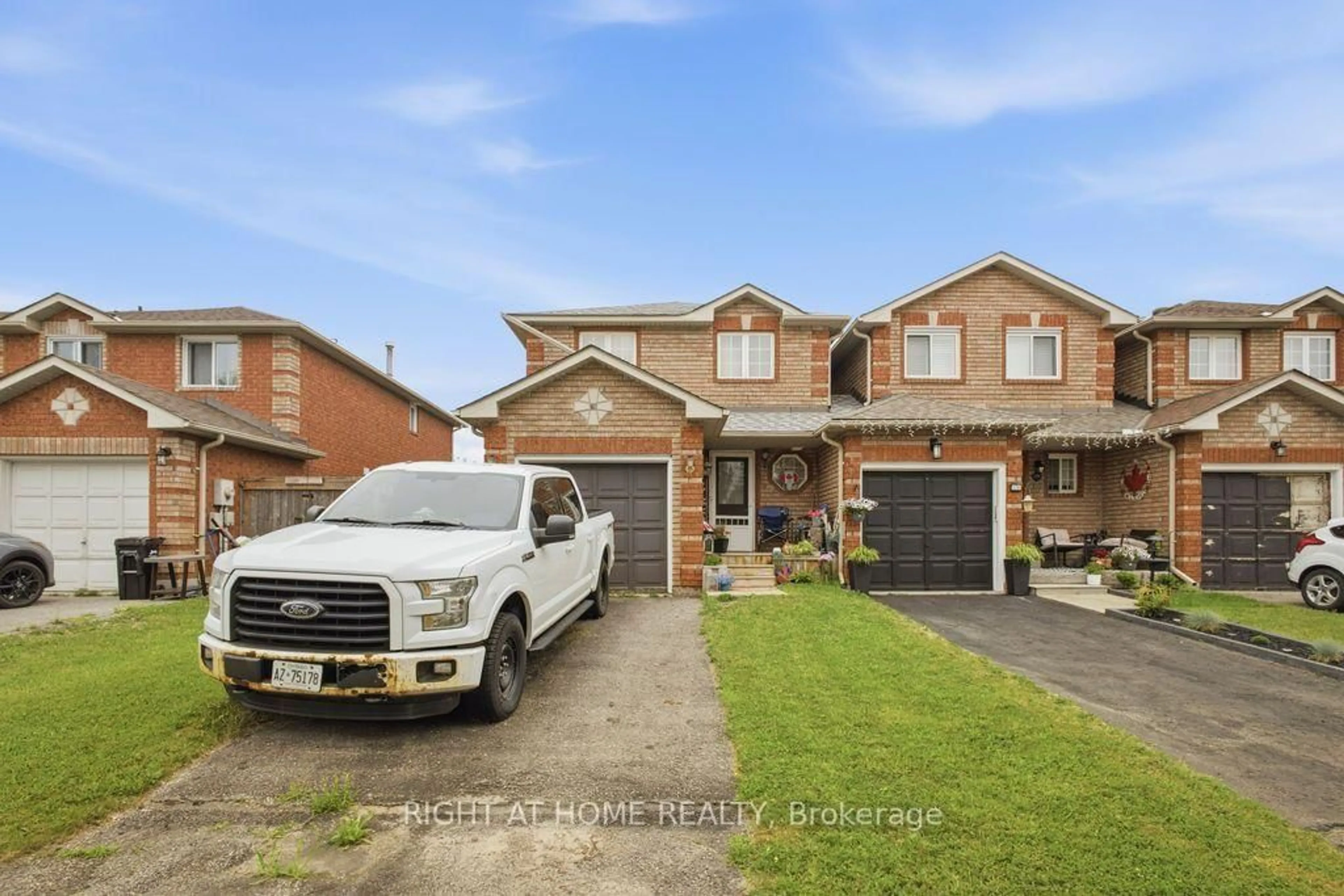 Home with brick exterior material, street for 168 Sydenham Wells, Barrie Ontario L4M 6T3