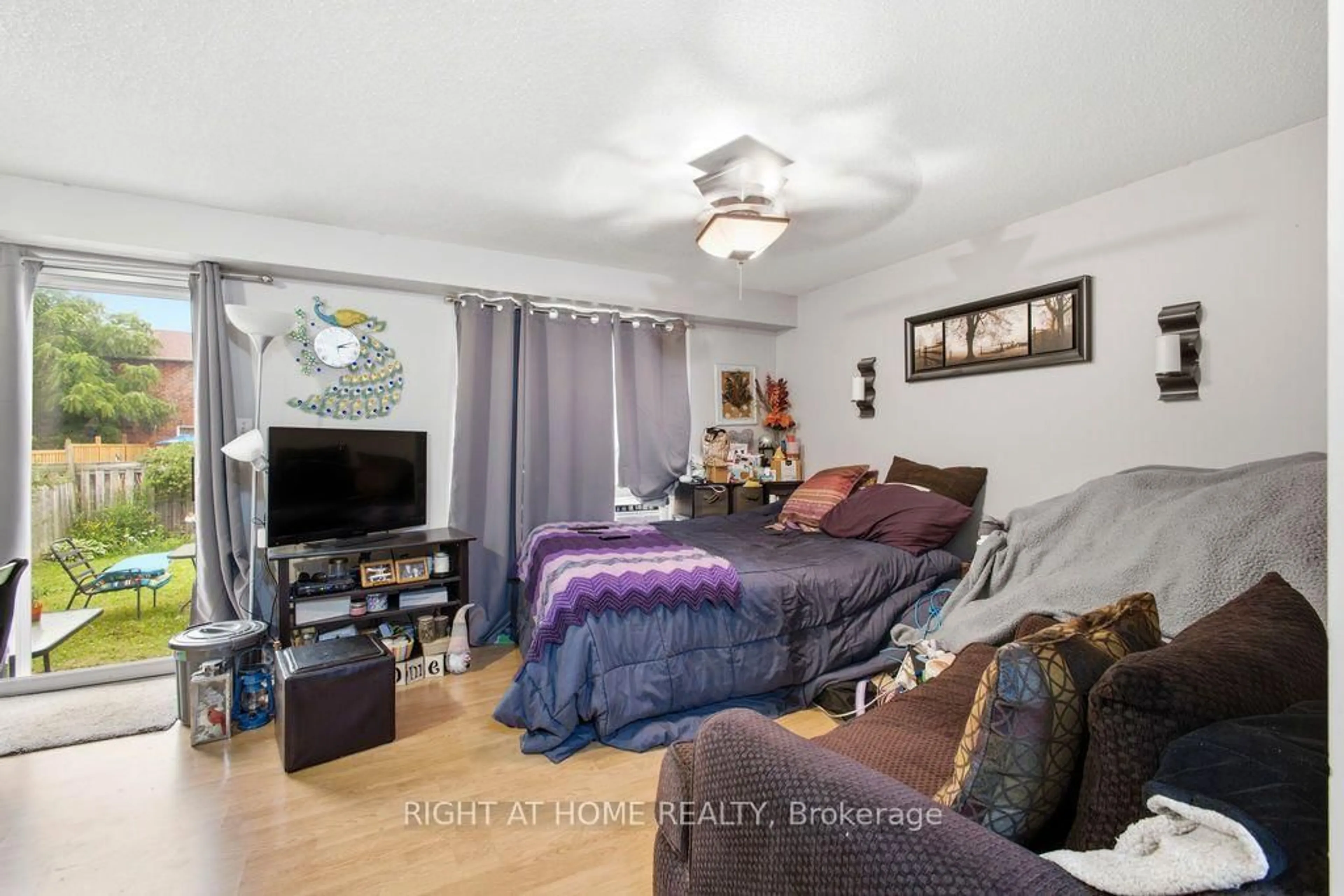 A pic of a room for 168 Sydenham Wells, Barrie Ontario L4M 6T3