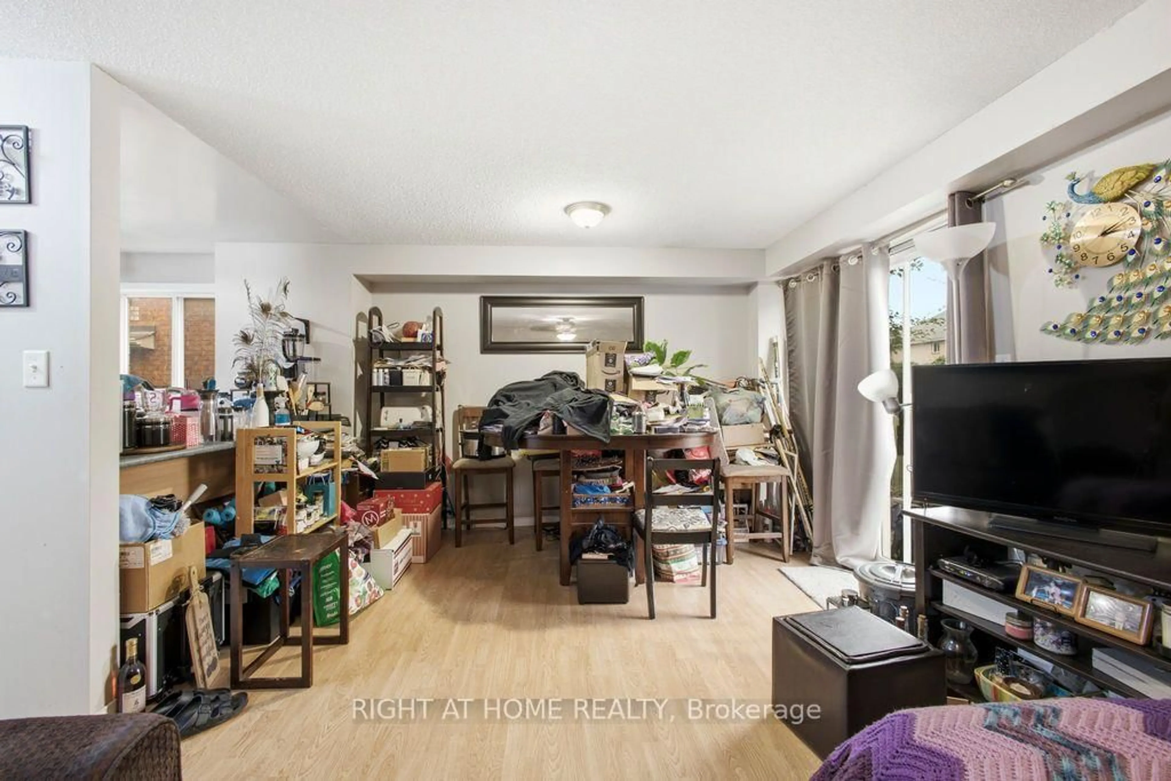 A pic of a room for 168 Sydenham Wells, Barrie Ontario L4M 6T3