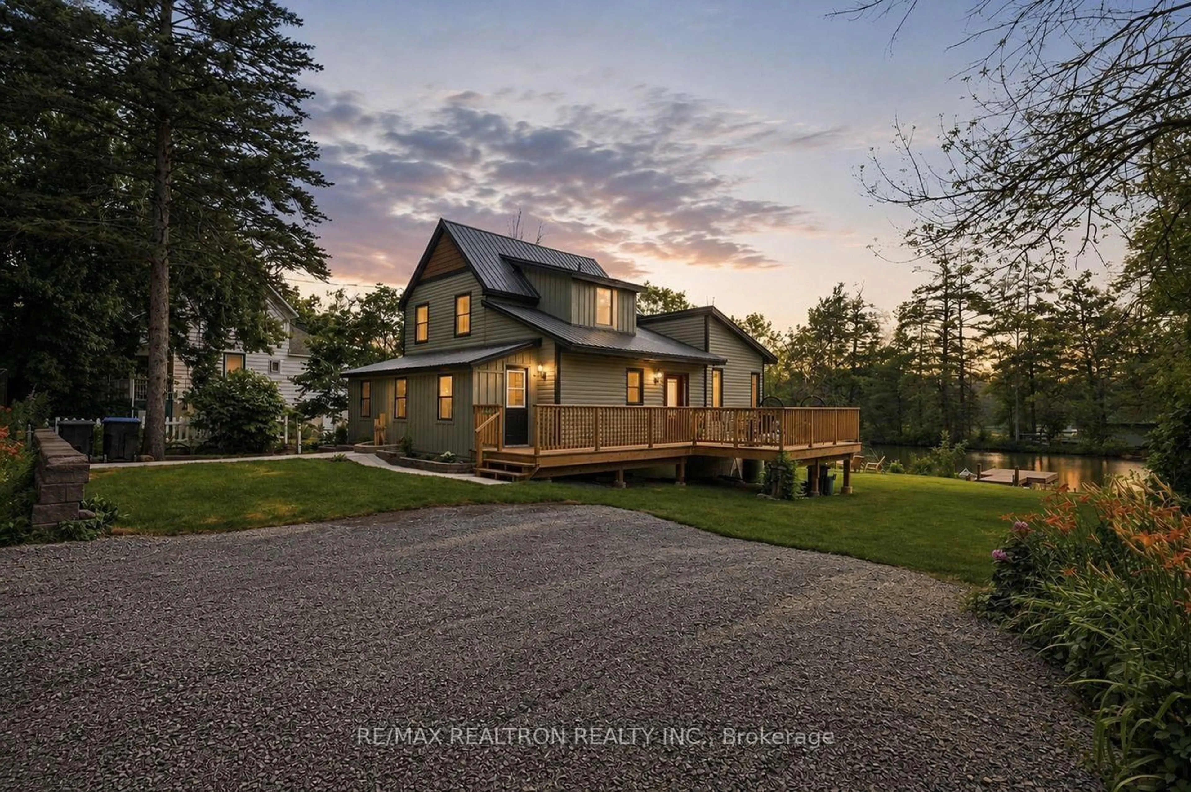 A pic from outside/outdoor area/front of a property/back of a property/a pic from drone, unknown for 4363 Hepinstall Landing, Severn Ontario L0K 2B0