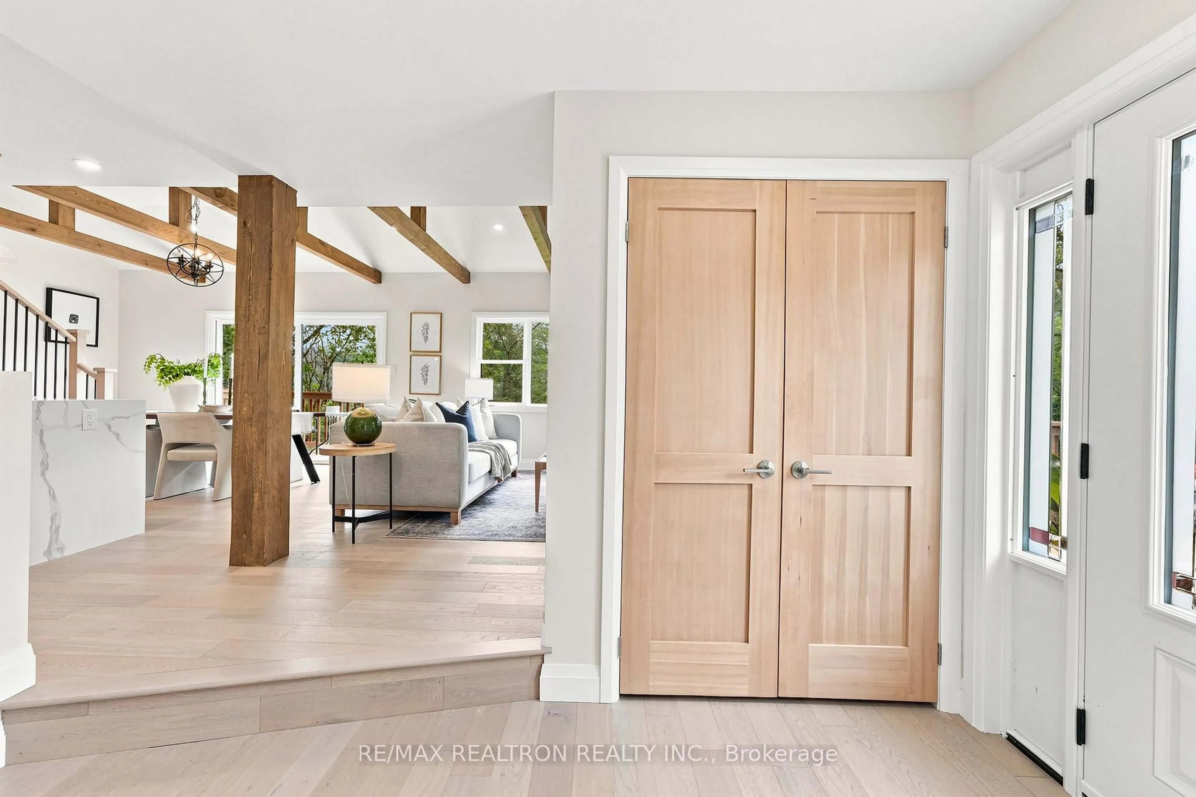 Indoor entryway for 4363 Hepinstall Landing, Severn Ontario L0K 2B0