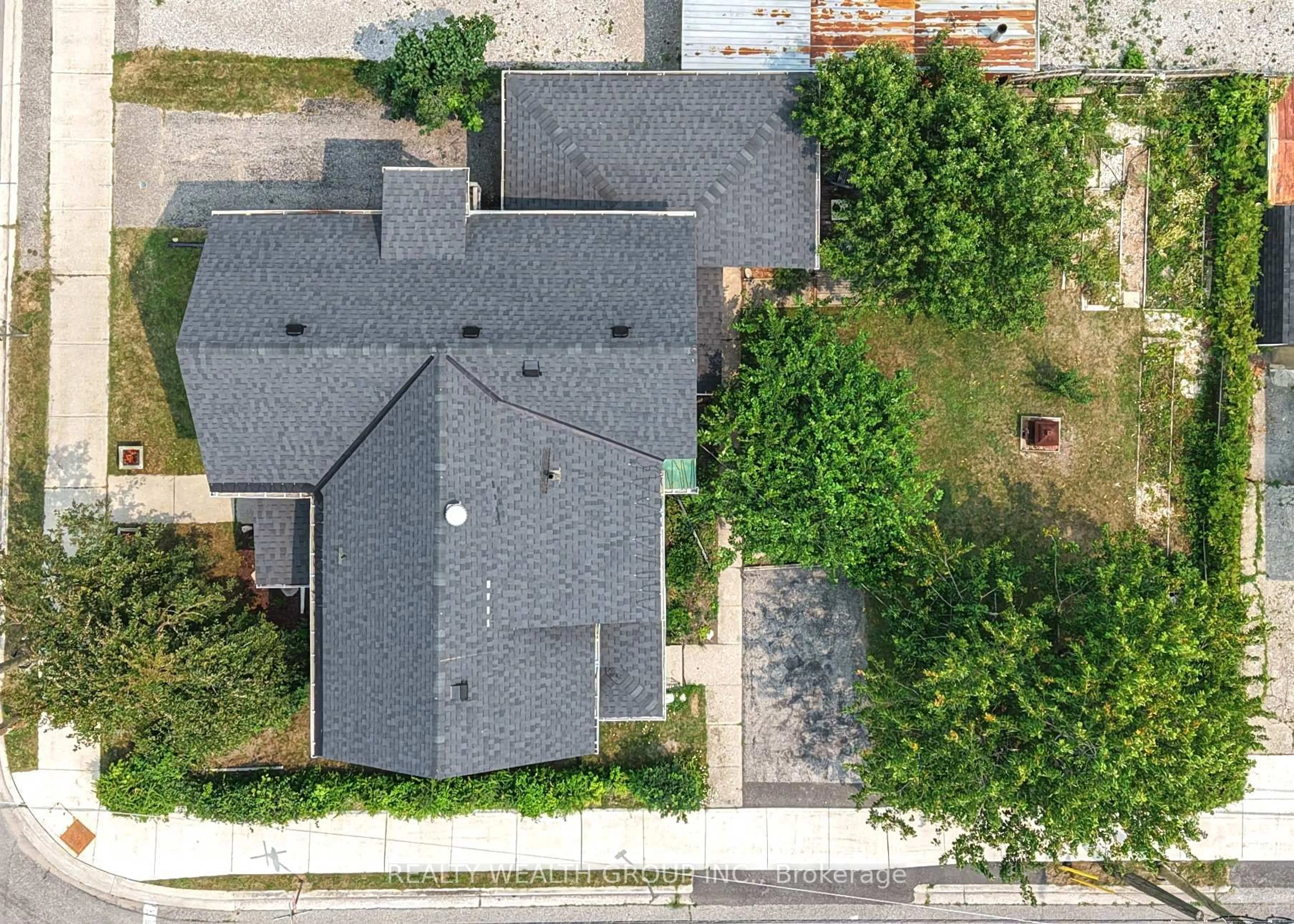 A pic from outside/outdoor area/front of a property/back of a property/a pic from drone, street for 23 Penetang St #2, Orillia Ontario L3V 3N1
