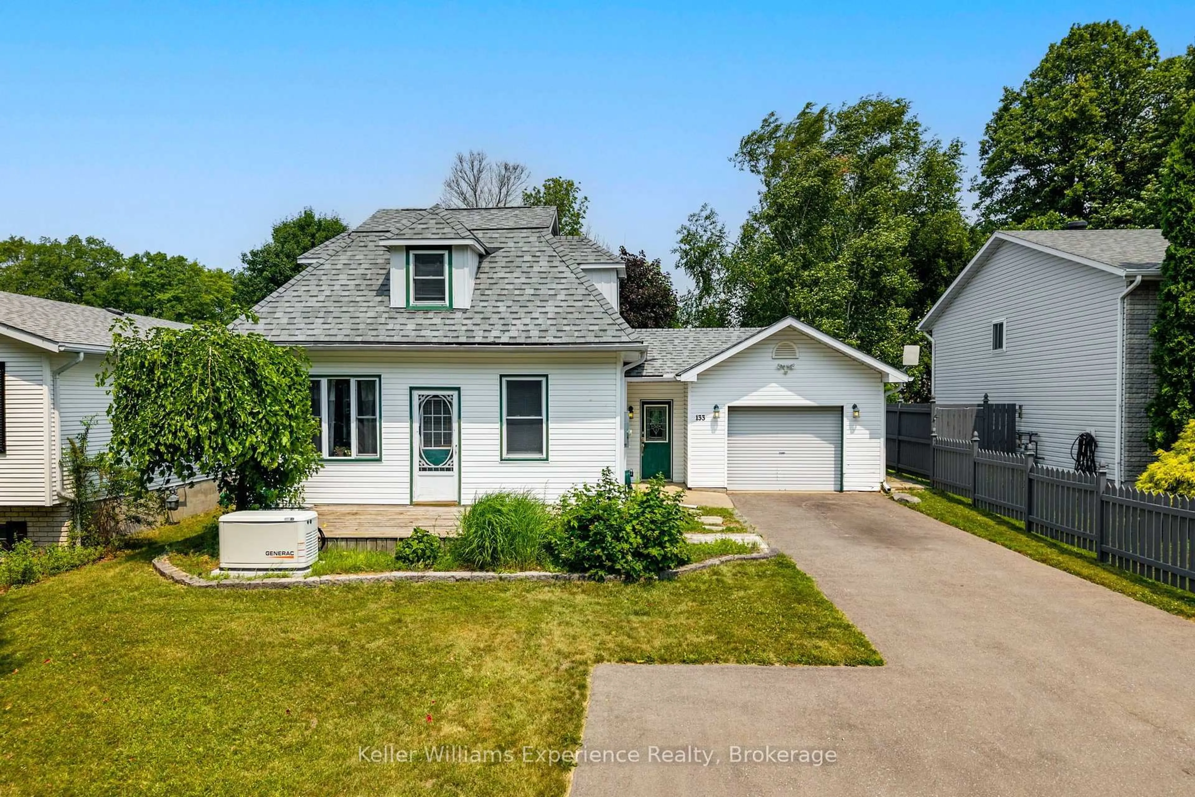 A pic from outside/outdoor area/front of a property/back of a property/a pic from drone, street for 133 Burke St, Penetanguishene Ontario L9M 1H1