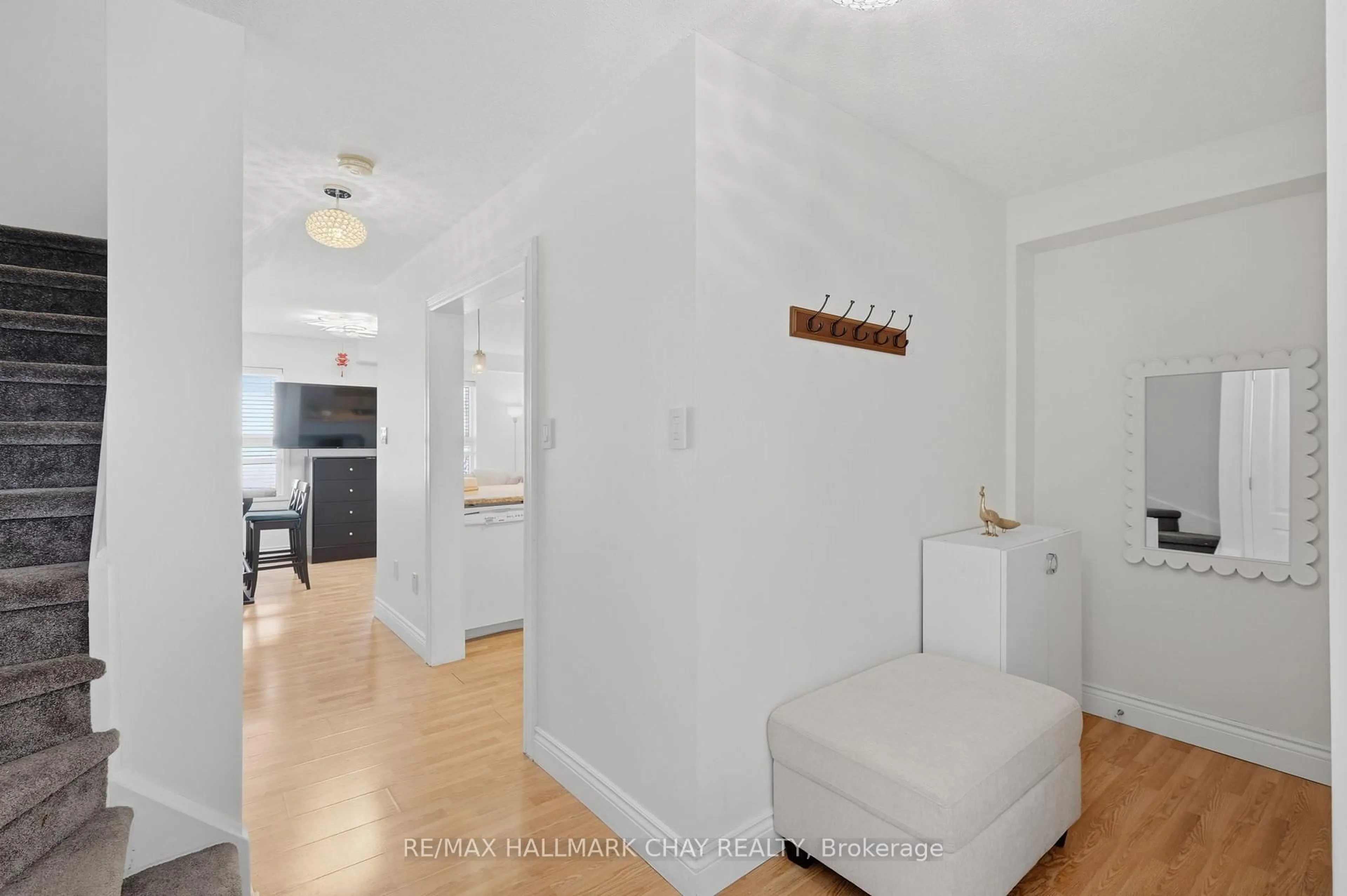 Unknown for 4 Hawthorne Cres, Barrie Ontario L4N 8K1