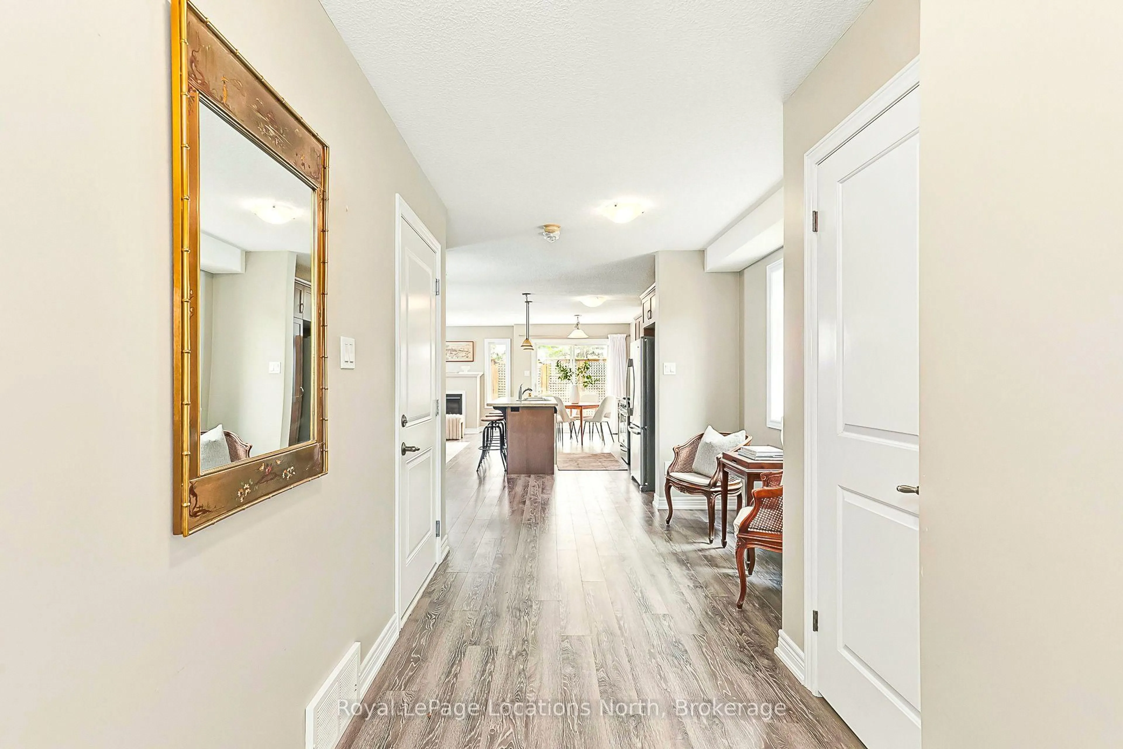 Indoor entryway for 88 Robertson St, Collingwood Ontario L9Y 0X1