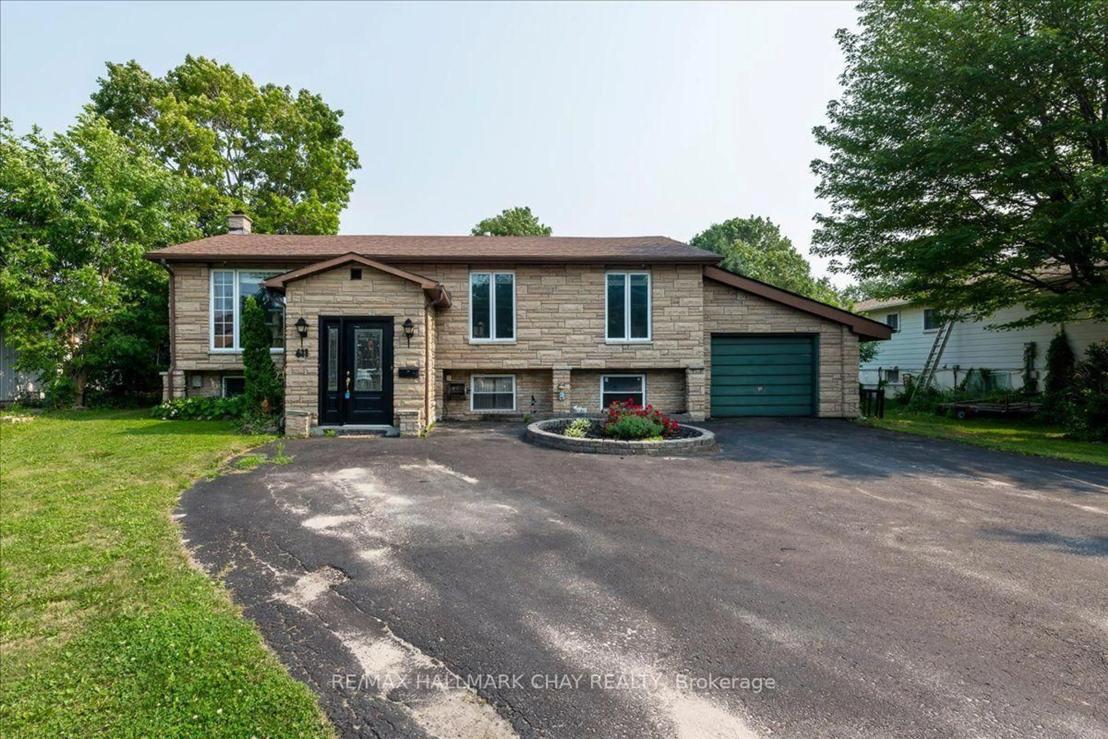 Home with brick exterior material, street for 611 Big Bay Point Rd Rd, Barrie Ontario L4N 3Z9