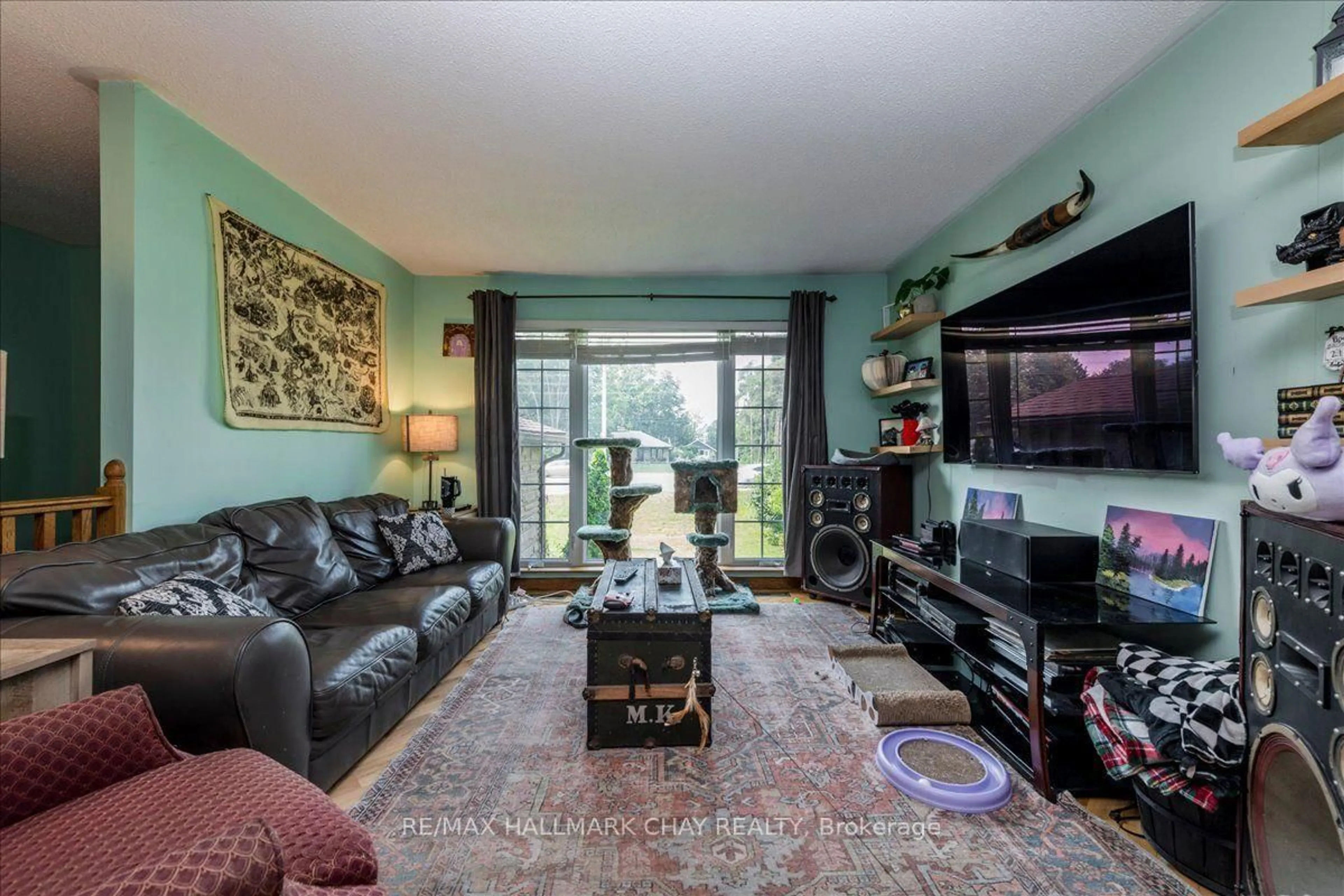 Living room with furniture, unknown for 611 Big Bay Point Rd Rd, Barrie Ontario L4N 3Z9