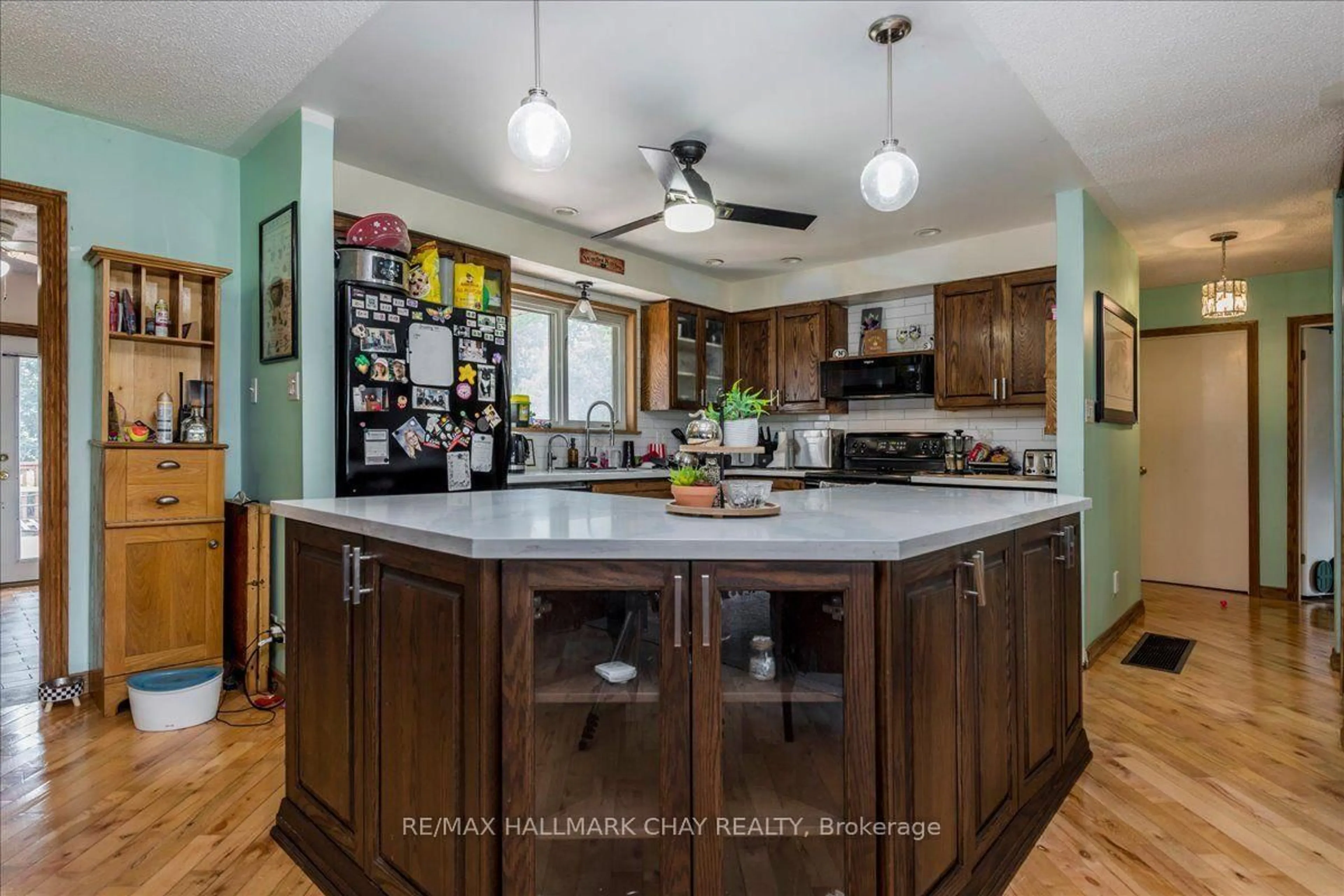 Open concept kitchen, unknown for 611 Big Bay Point Rd Rd, Barrie Ontario L4N 3Z9