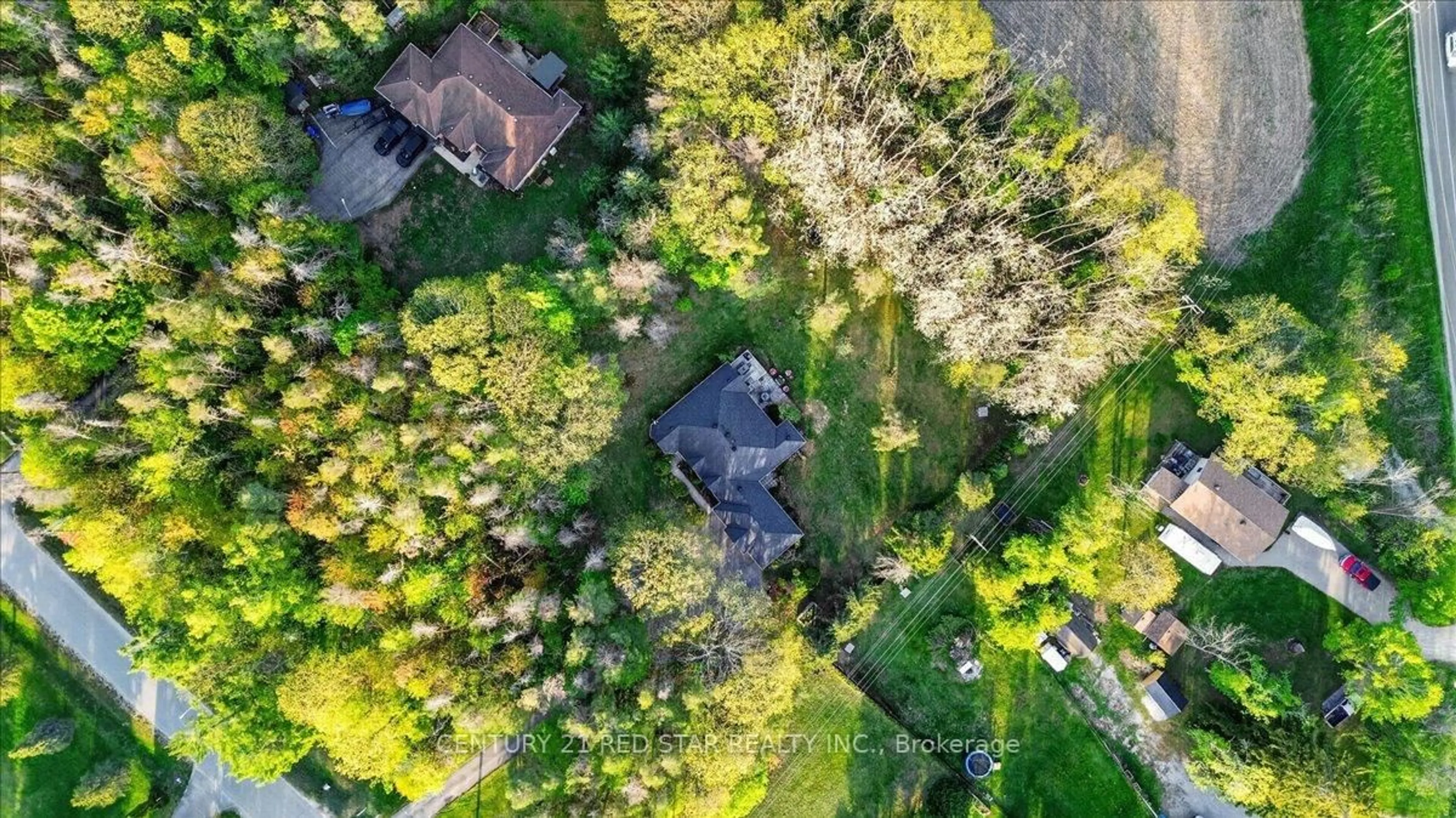A pic from outside/outdoor area/front of a property/back of a property/a pic from drone, street for 1775 Loretta Ave, Severn Ontario L3V 7W2