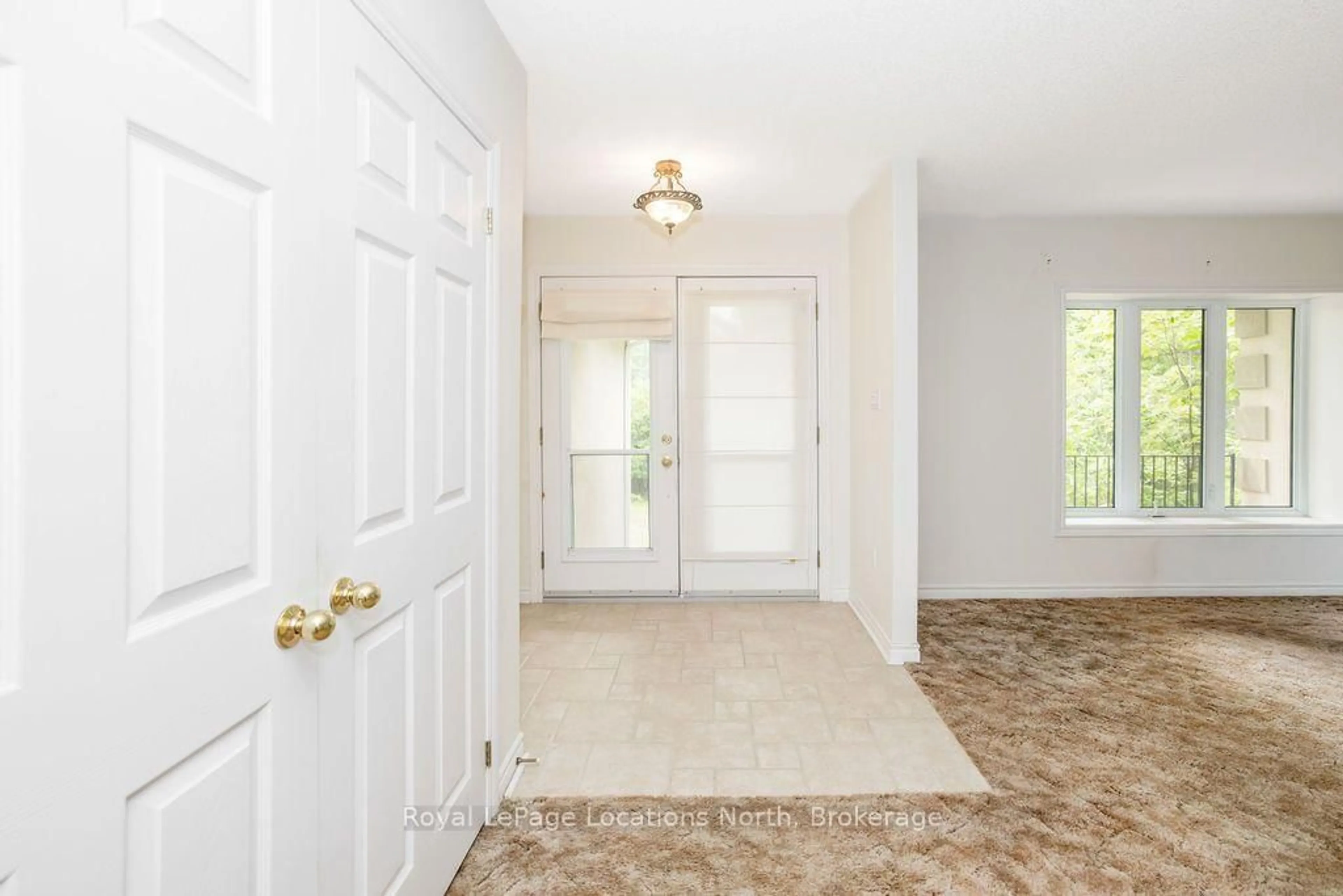 Indoor entryway for 128 Spruce St, Tiny Ontario L0L 1P1