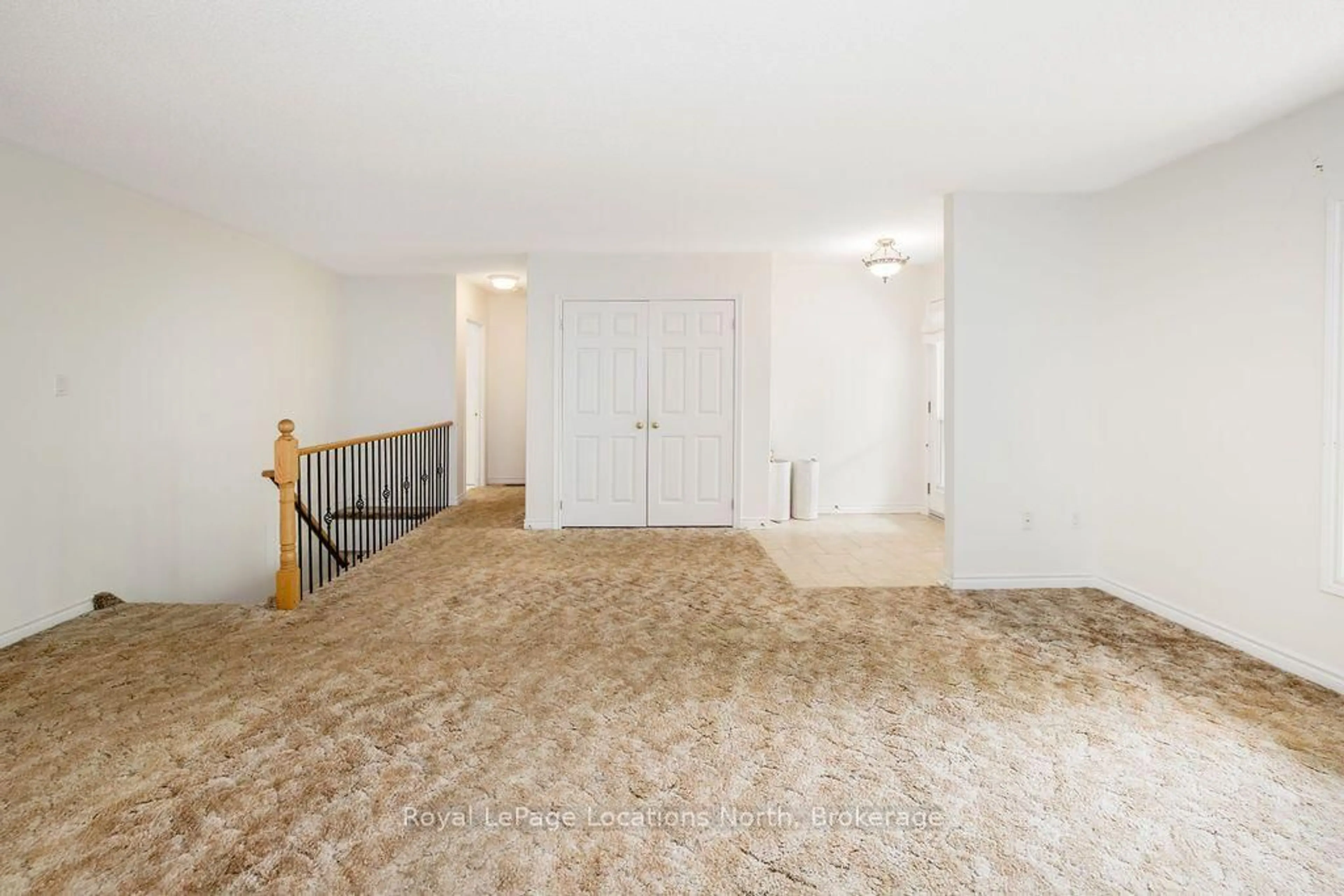 Indoor foyer for 128 Spruce St, Tiny Ontario L0L 1P1