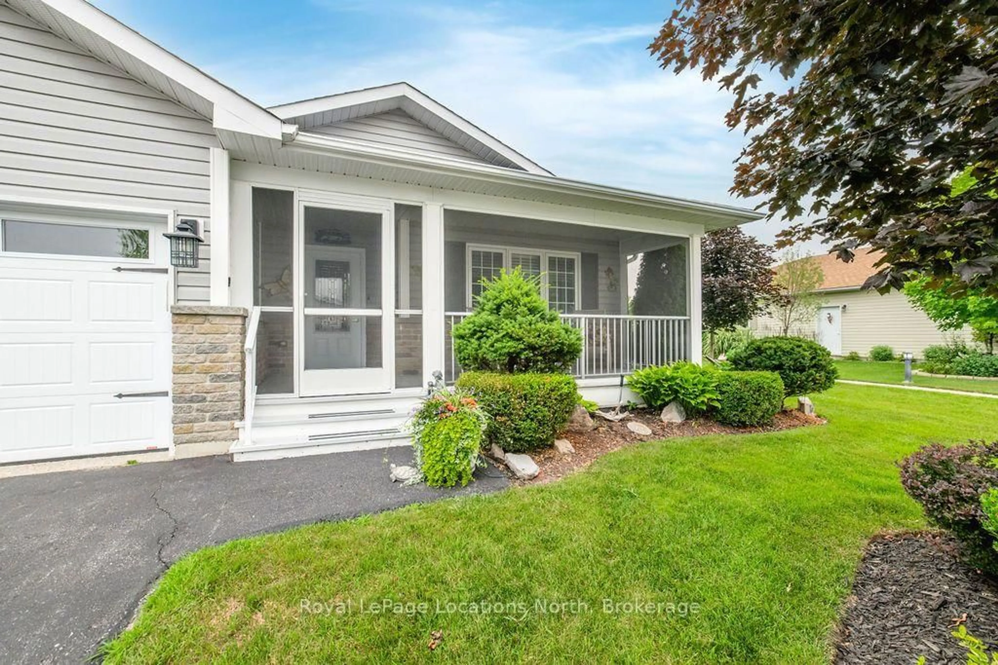 Home with vinyl exterior material, street for 6 Tennessee Ave, Wasaga Beach Ontario L9Z 3A8