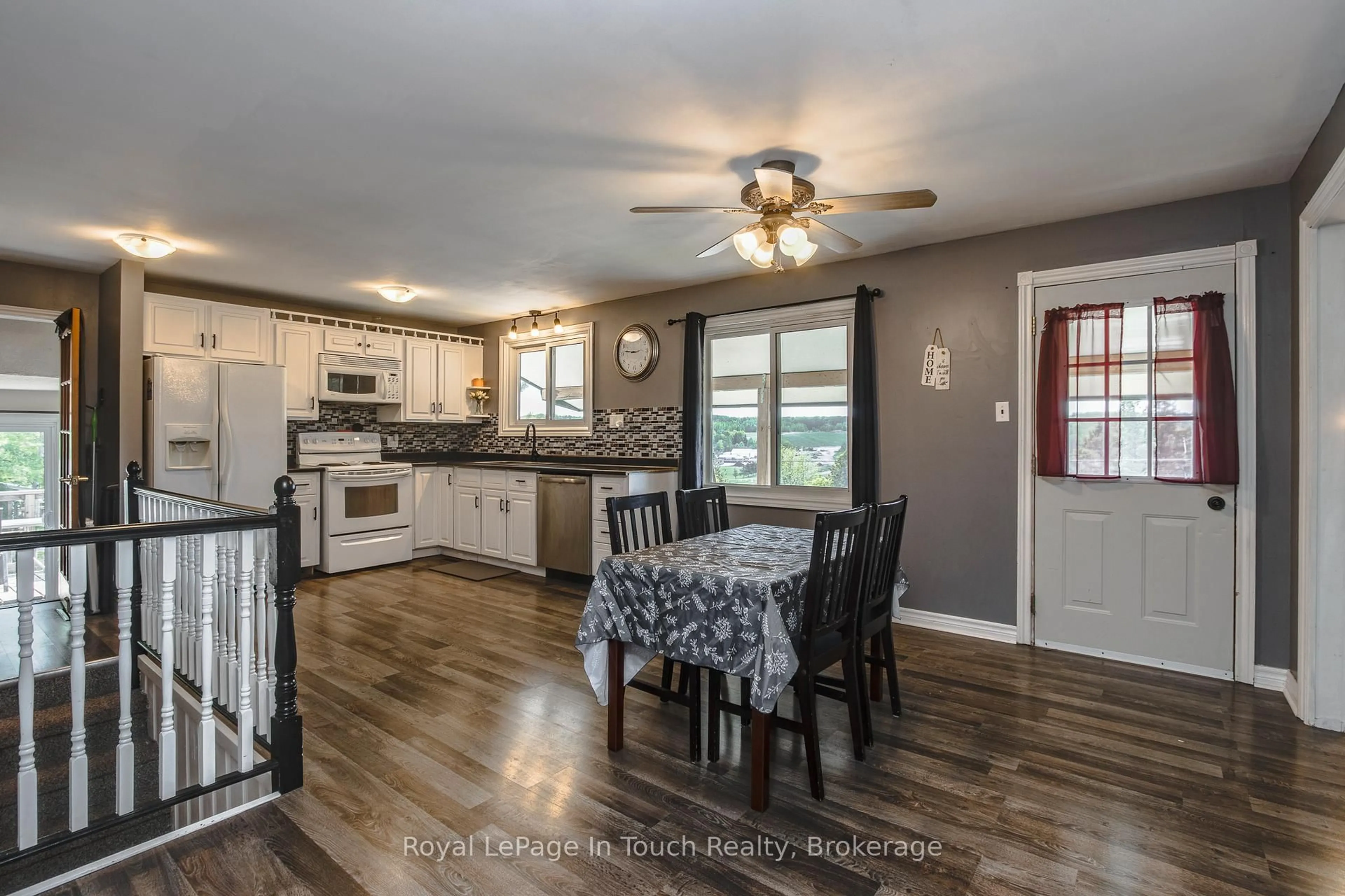 Open concept kitchen, unknown for 477 Murray Rd, Penetanguishene Ontario L9M 2H8