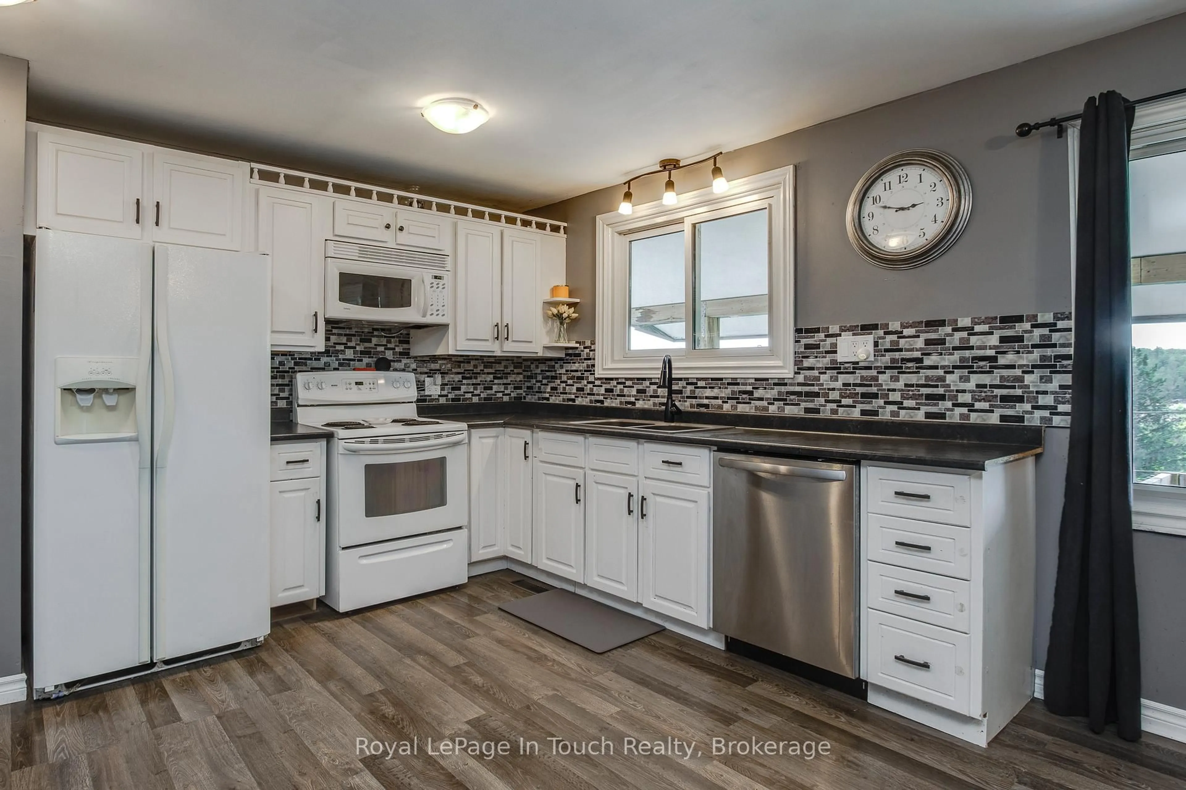 Open concept kitchen, unknown for 477 Murray Rd, Penetanguishene Ontario L9M 2H8