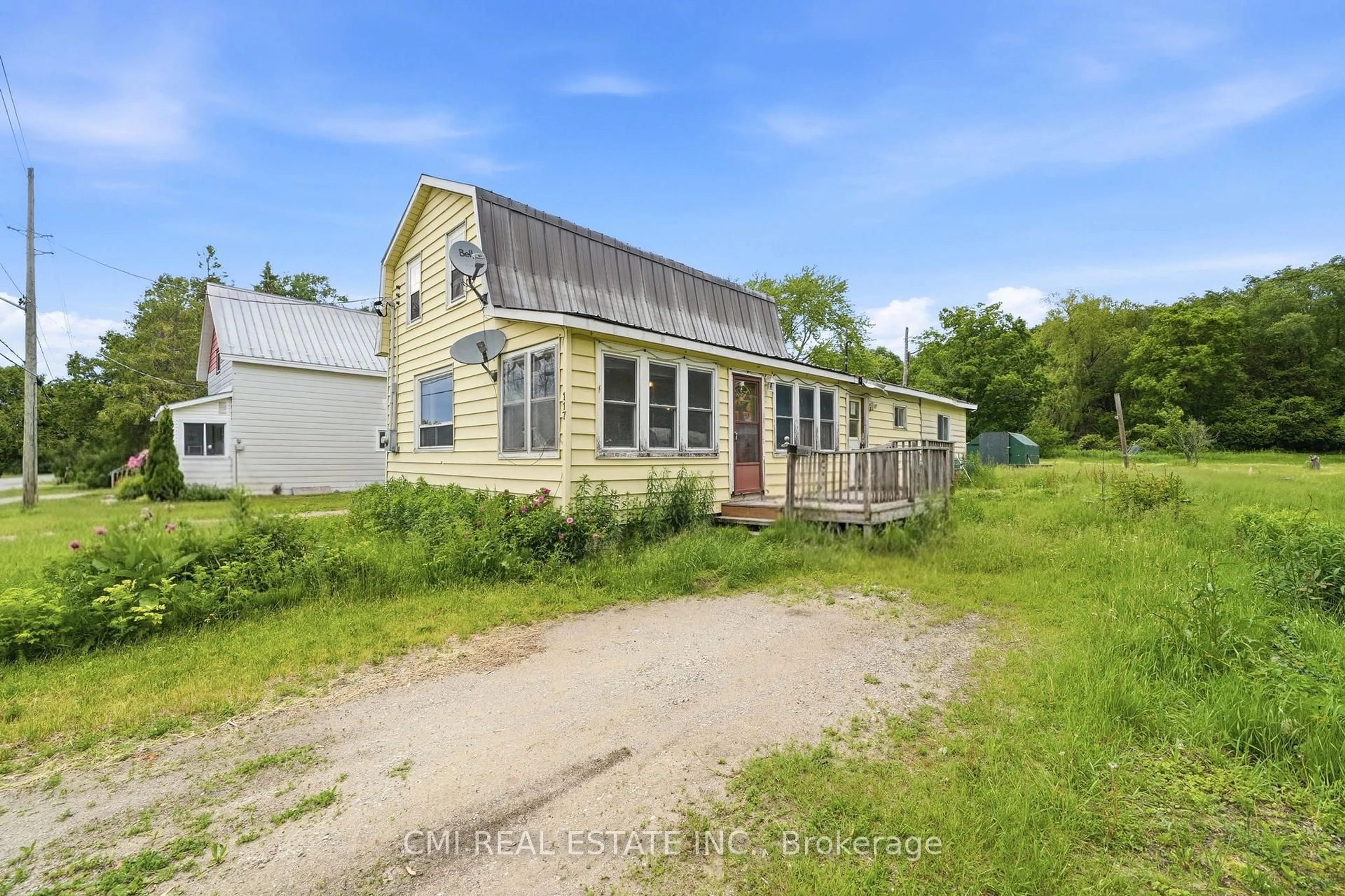 A pic from outside/outdoor area/front of a property/back of a property/a pic from drone, building for 117 Fox St, Penetanguishene Ontario L9M 1E2