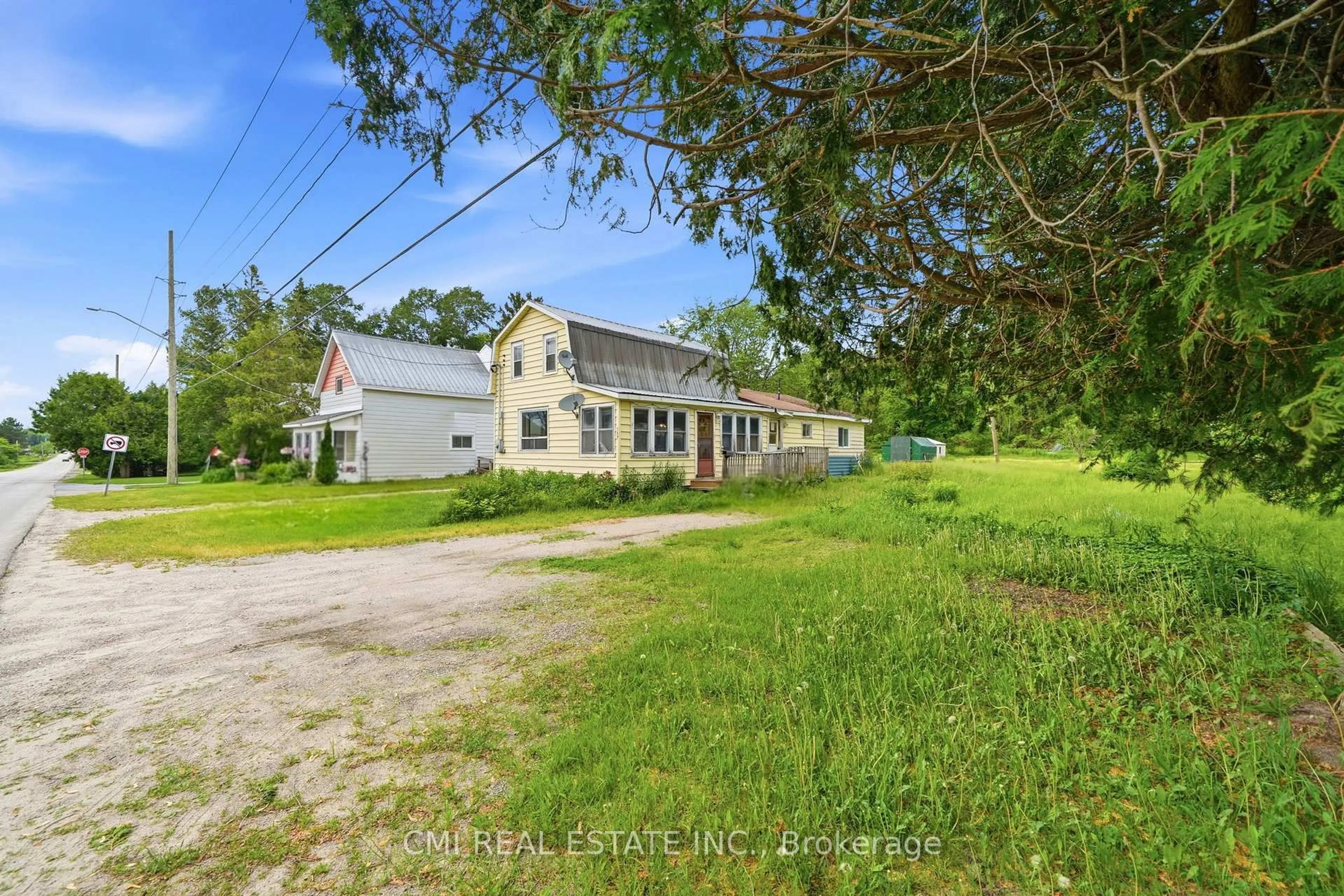 A pic from outside/outdoor area/front of a property/back of a property/a pic from drone, unknown for 117 Fox St, Penetanguishene Ontario L9M 1E2