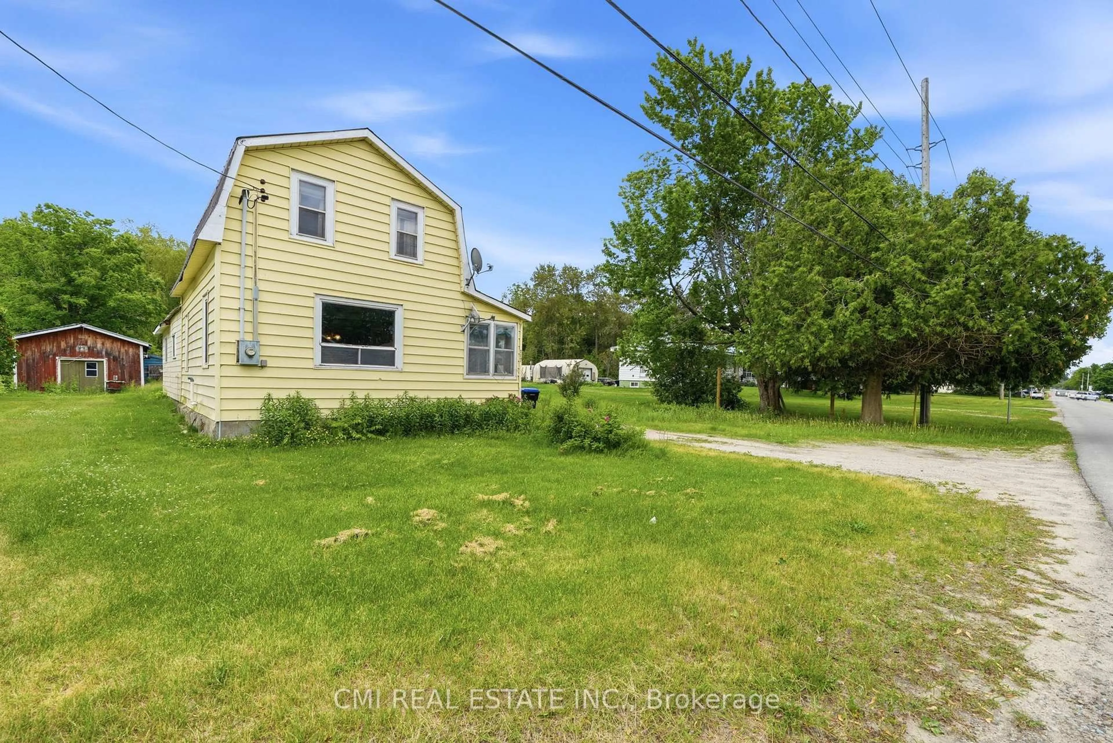 A pic from outside/outdoor area/front of a property/back of a property/a pic from drone, street for 117 Fox St, Penetanguishene Ontario L9M 1E2