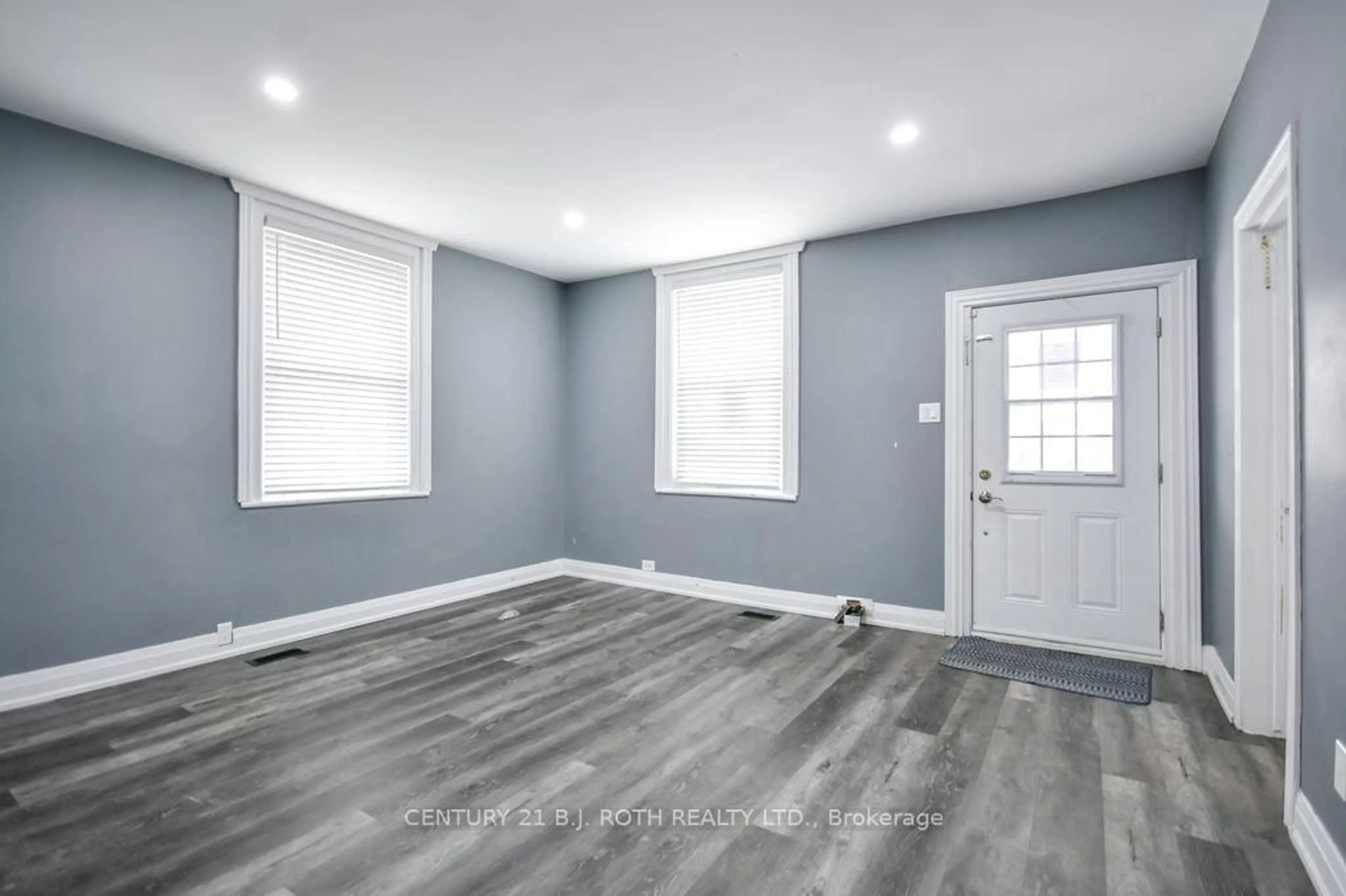 A pic of a room for 44 Sanford St, Barrie Ontario L4N 3C4
