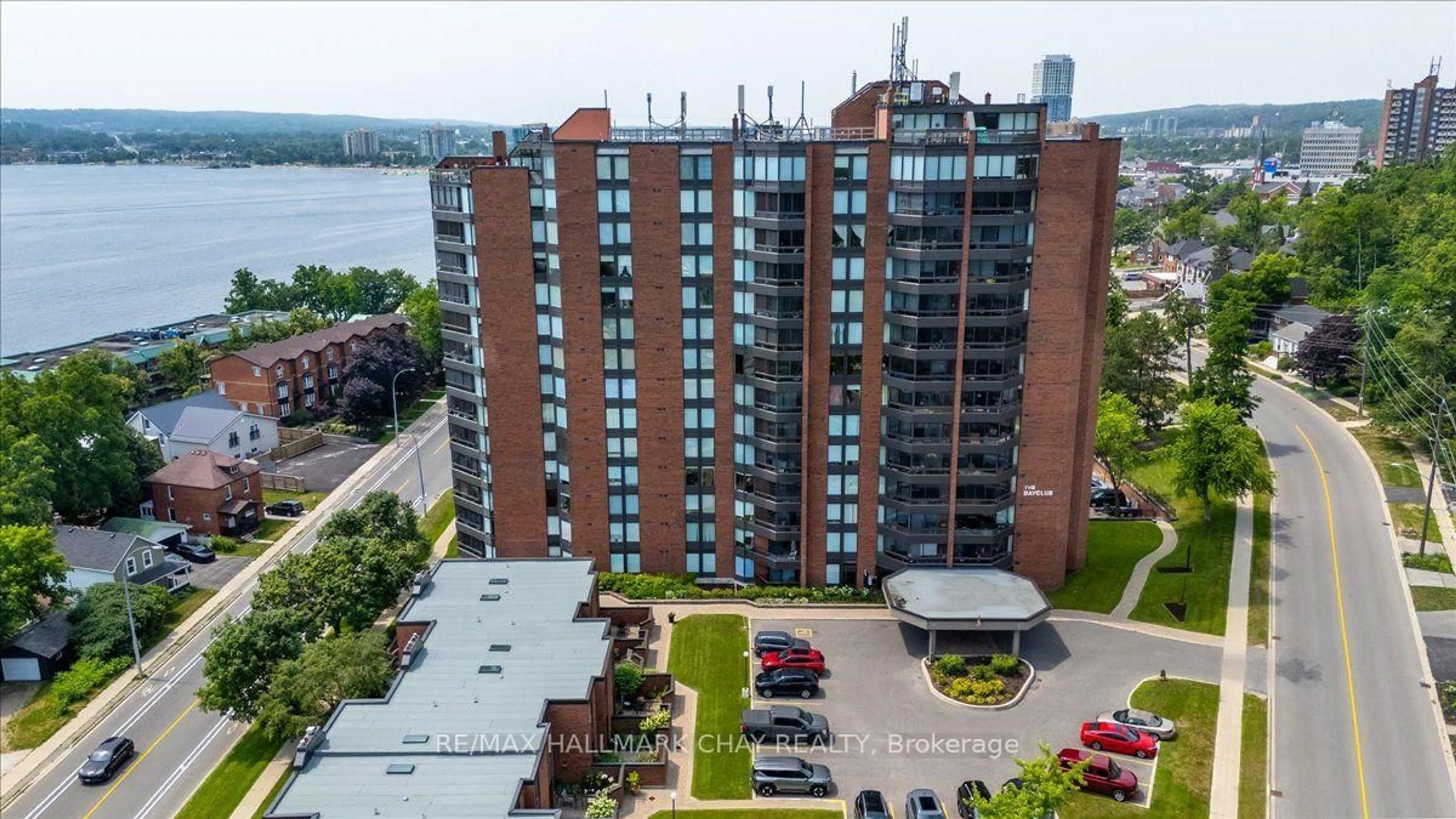 A pic from outside/outdoor area/front of a property/back of a property/a pic from drone, city buildings view from balcony for 181 Collier St #202, Barrie Ontario L4M 5L6