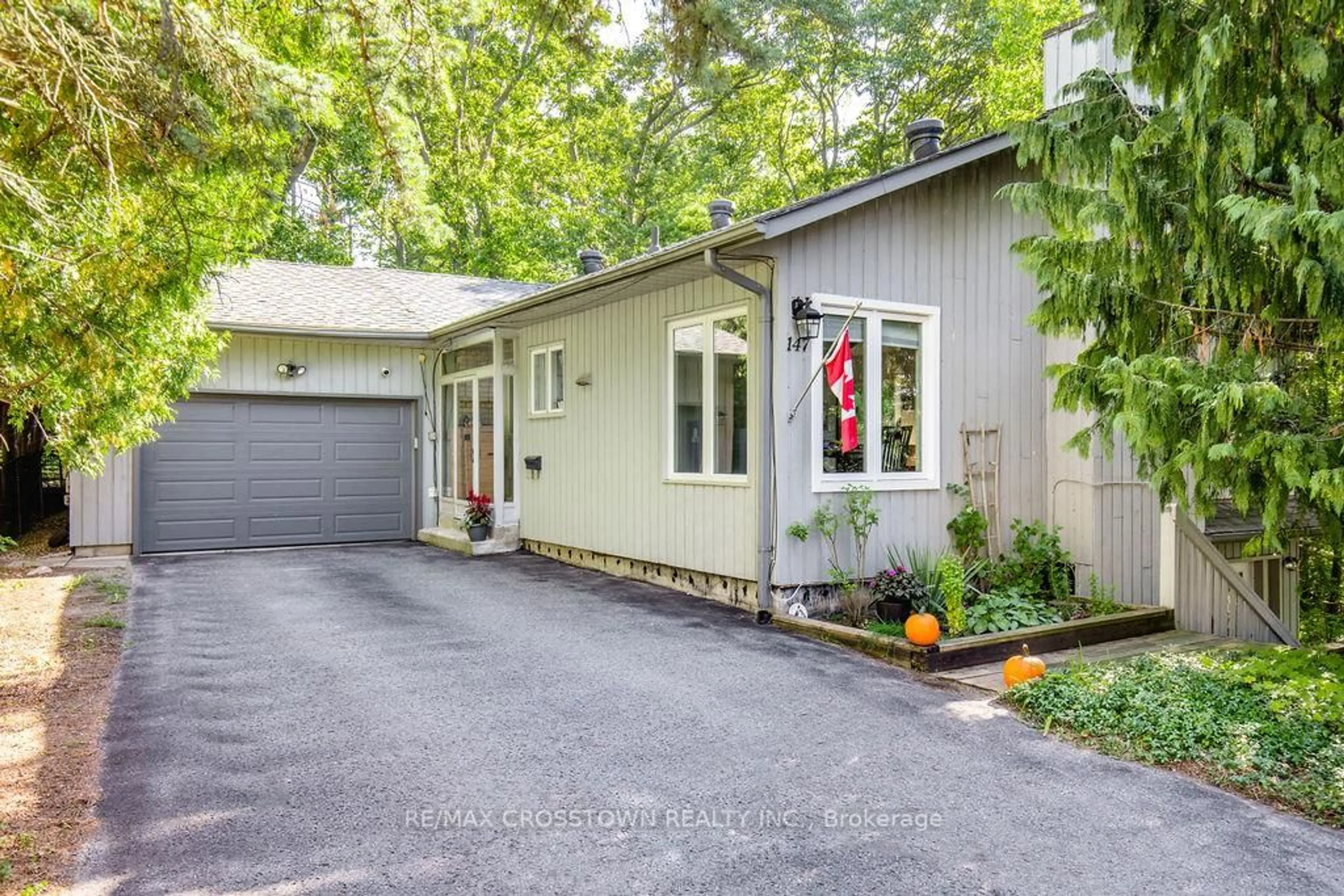 Unknown for 147 Anne St, Barrie Ontario L4N 2B9
