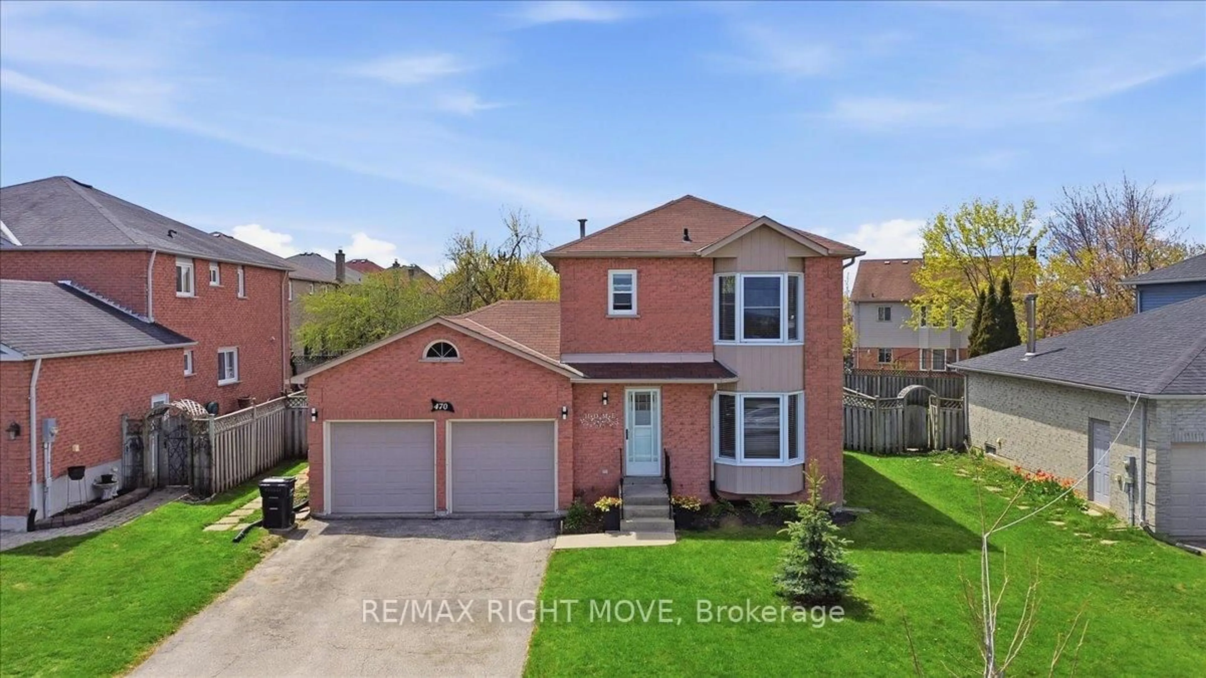 A pic from outside/outdoor area/front of a property/back of a property/a pic from drone, street for 470 st vincent St, Barrie Ontario L4M 6T5