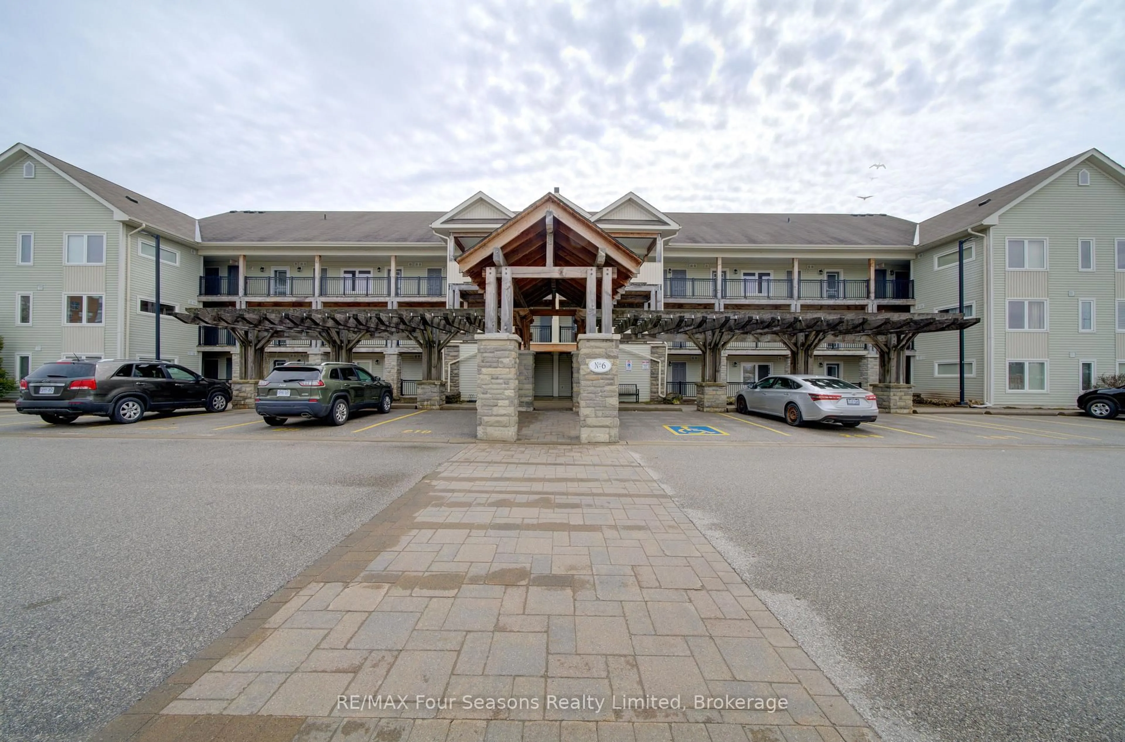 Unknown for 6 Brandy Lane Dr #105, Collingwood Ontario L9Y 0X4