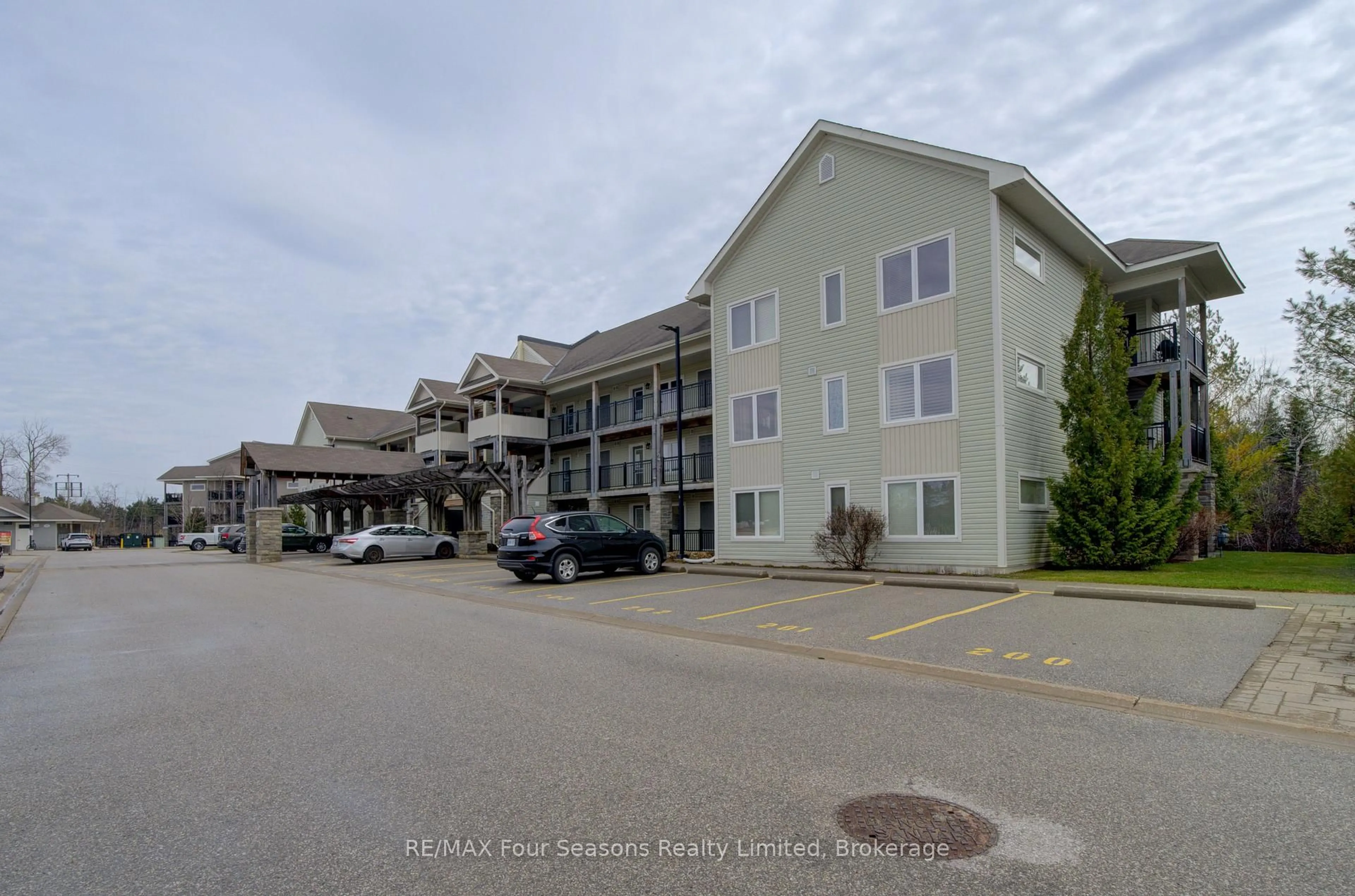 Unknown for 6 Brandy Lane Dr #105, Collingwood Ontario L9Y 0X4
