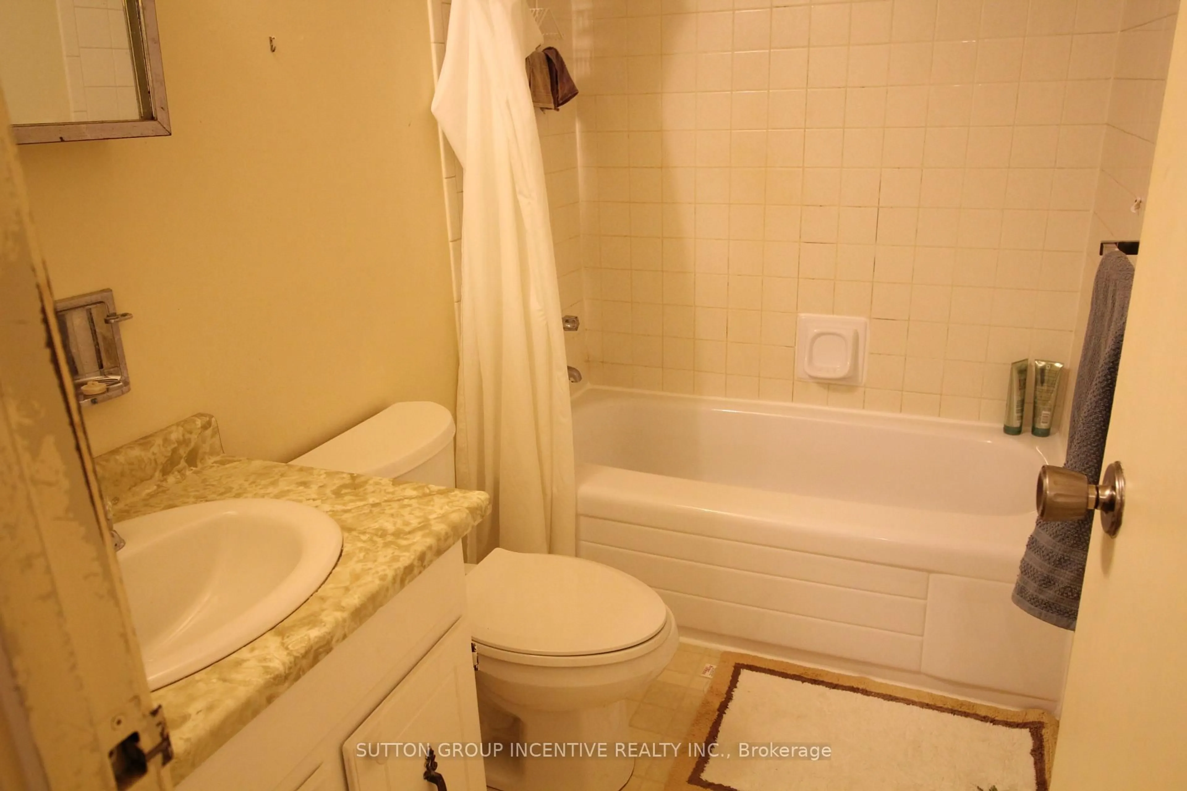 Standard bathroom, ceramic/tile floor for 184 Eighth St #206, Collingwood Ontario L9Y 2C8