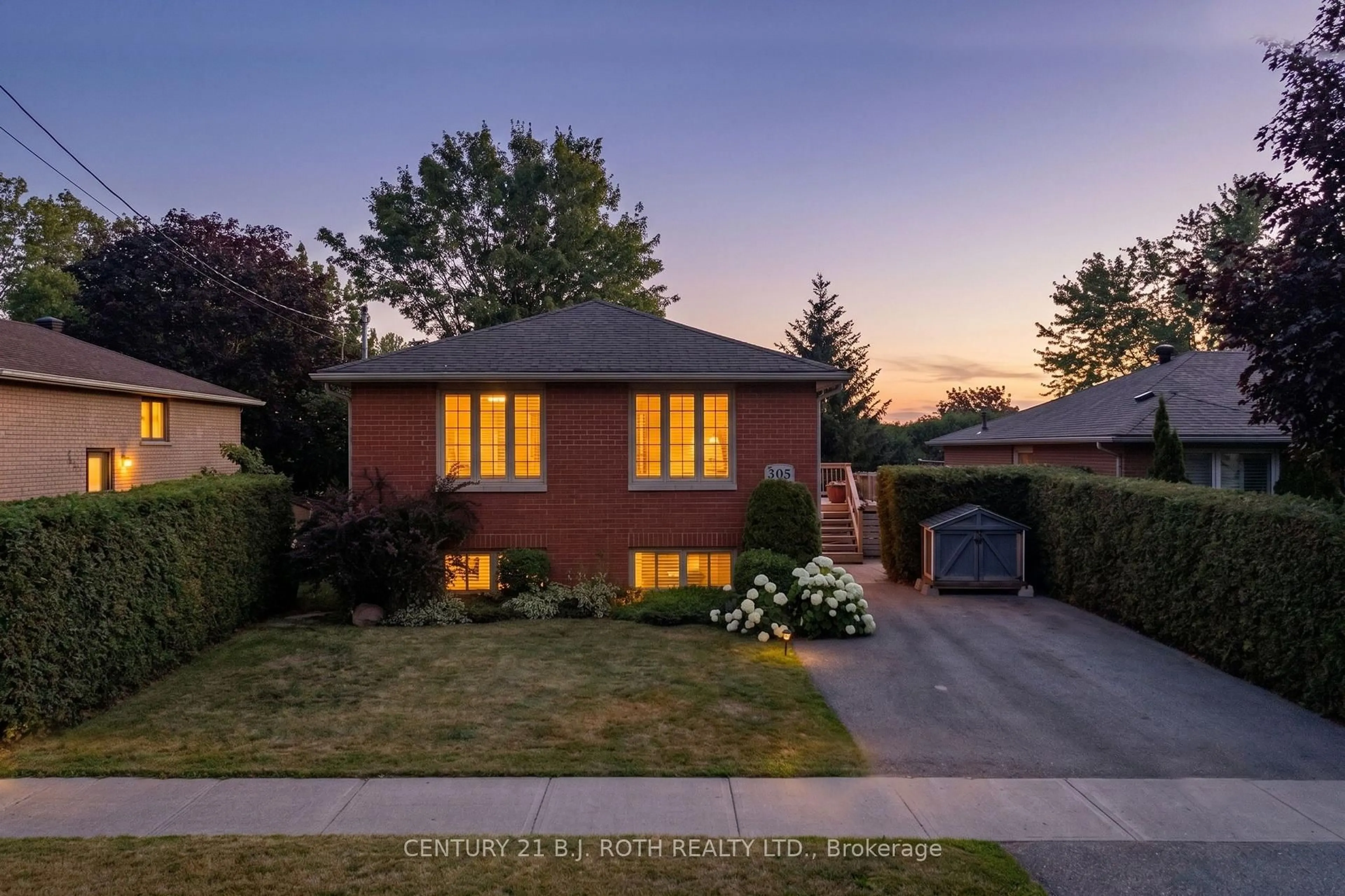 Home with brick exterior material, street for 305 Park St, Orillia Ontario L3V 7R6