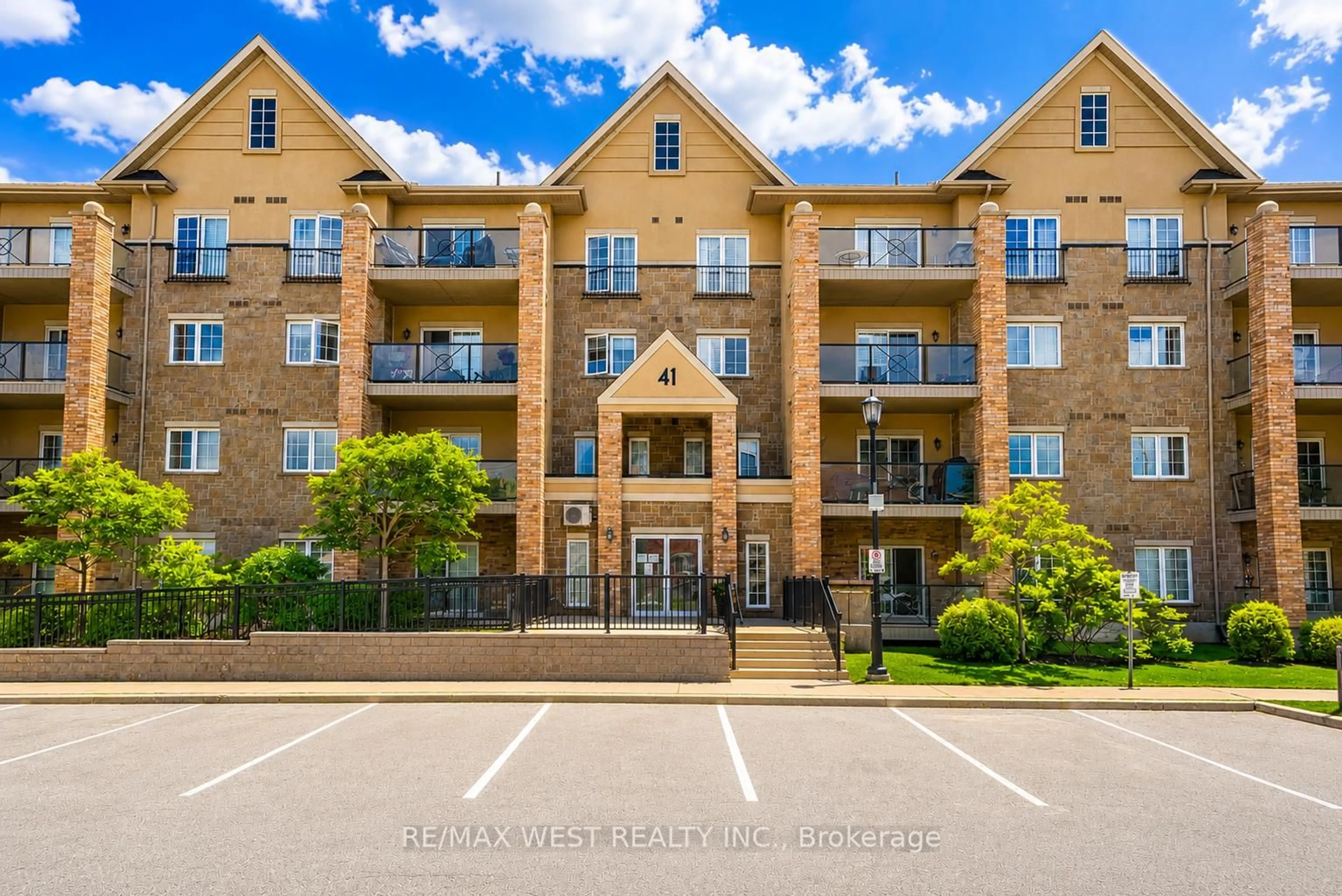 Unknown for 41 Ferndale Dr #110, Barrie Ontario L4N 5T6